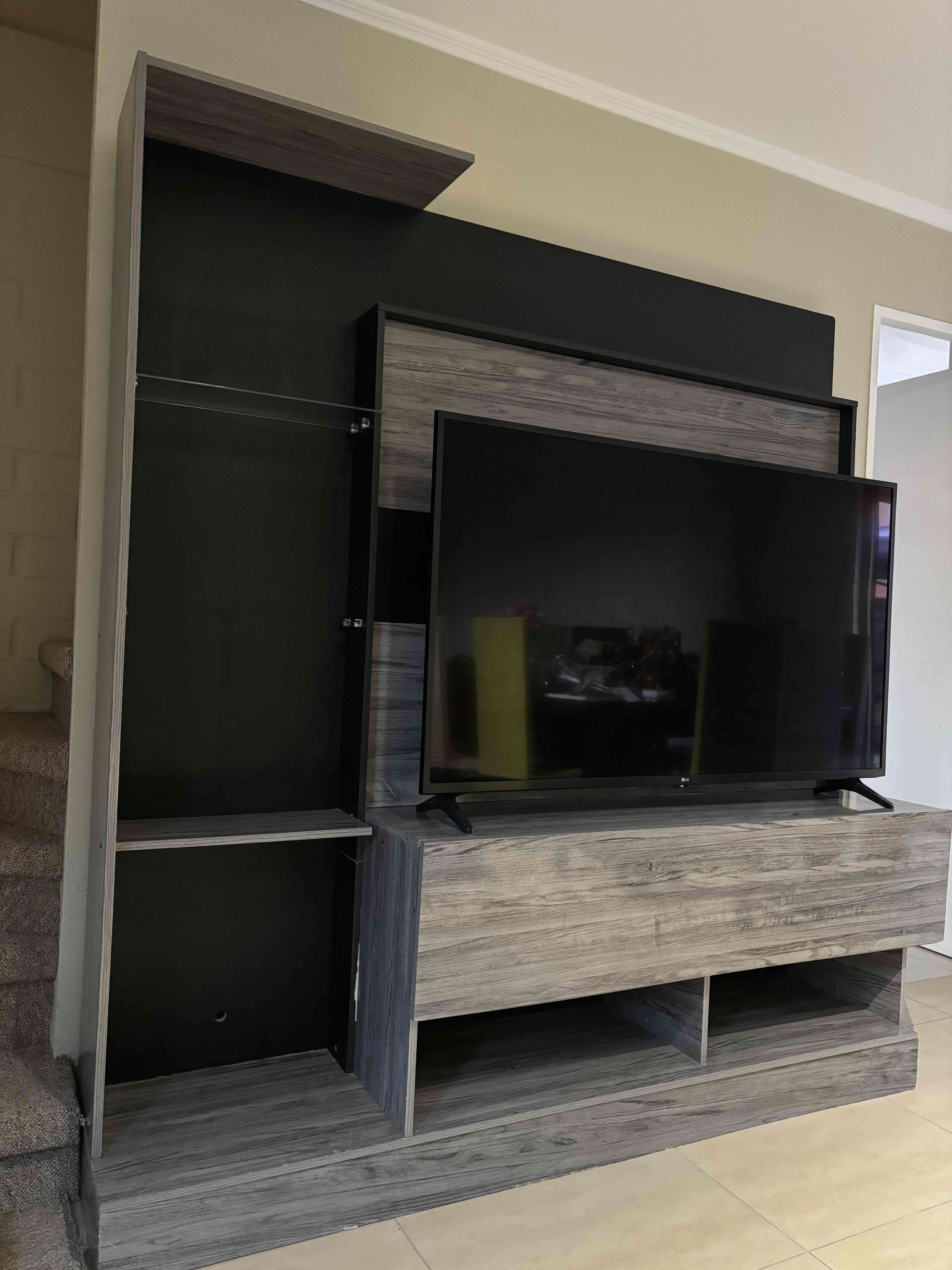 Juego de comedor de madera 8 sillas y rack TV 55” - miniatura 6