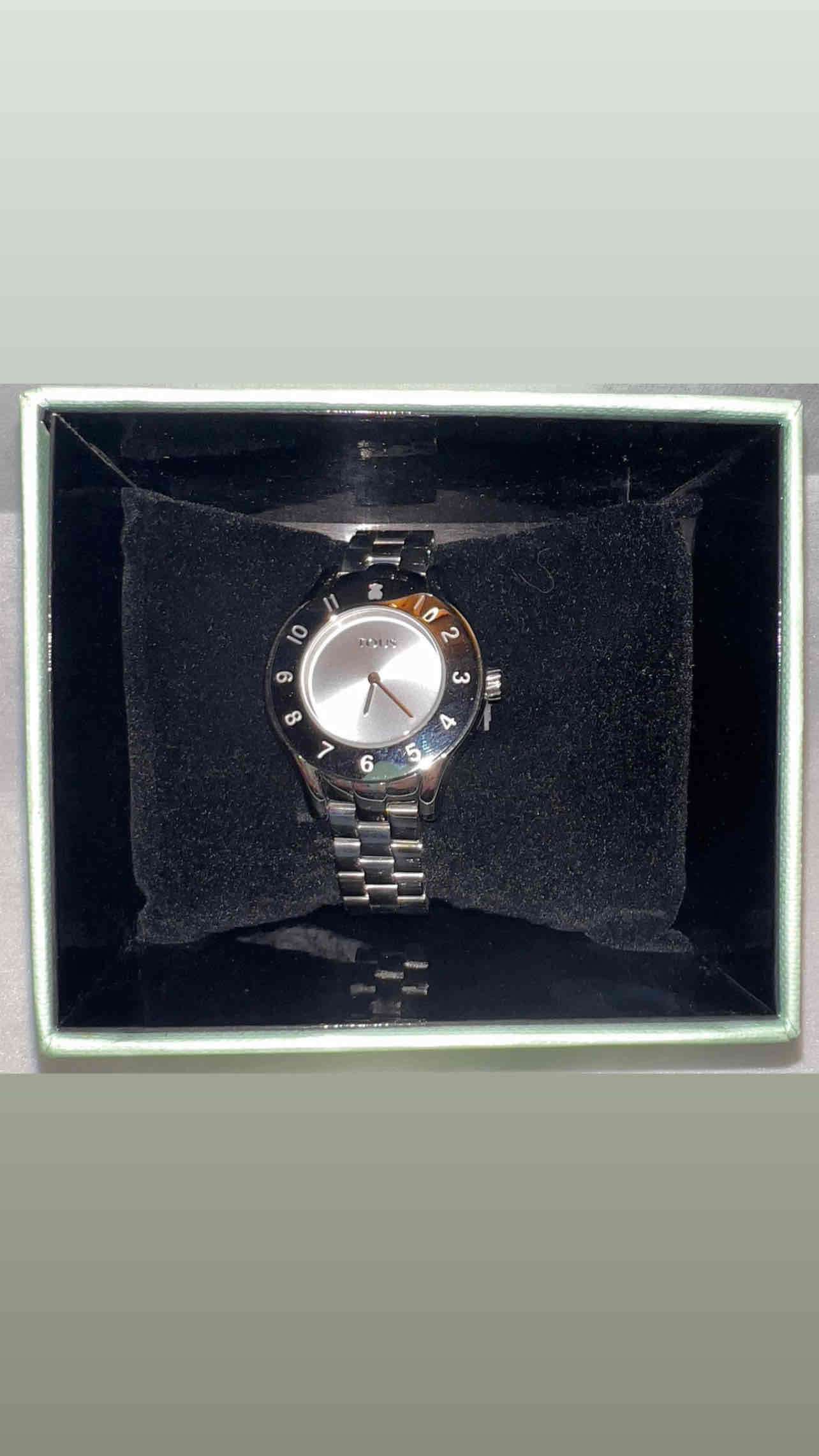 Reloj acero inoxidable elegante TOUS