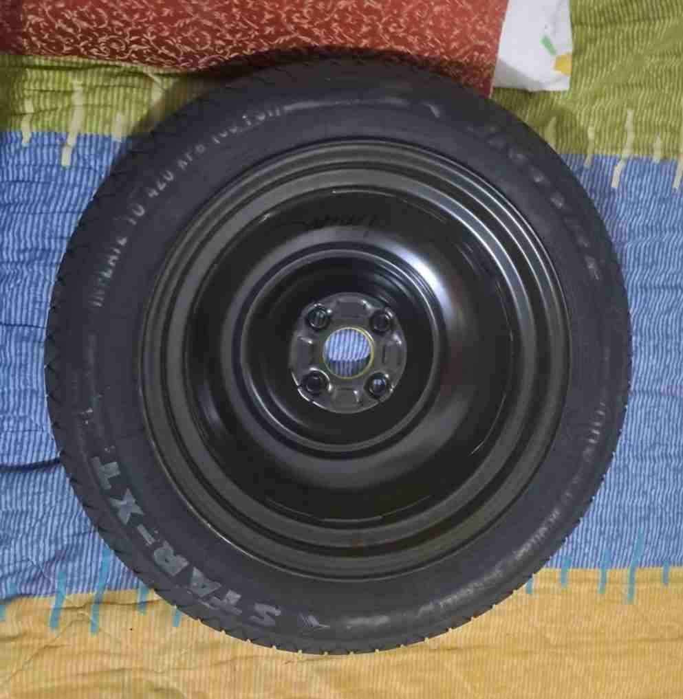 Rueda de repuesto amarilla nueva - miniatura 2