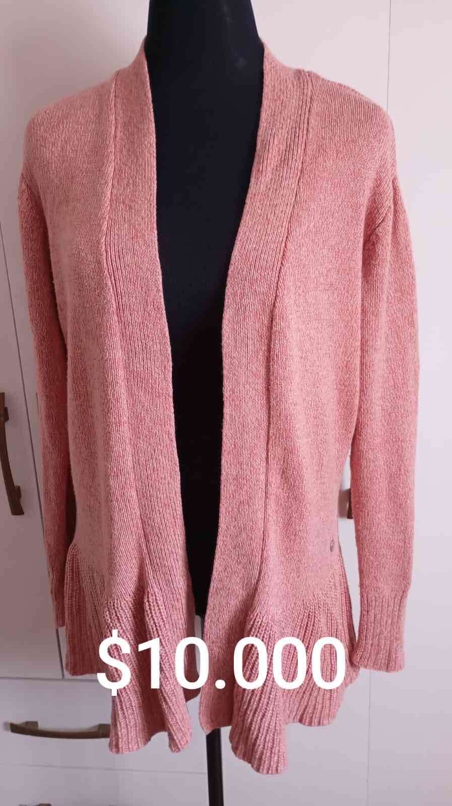 Cardigan rosado en buen estado
