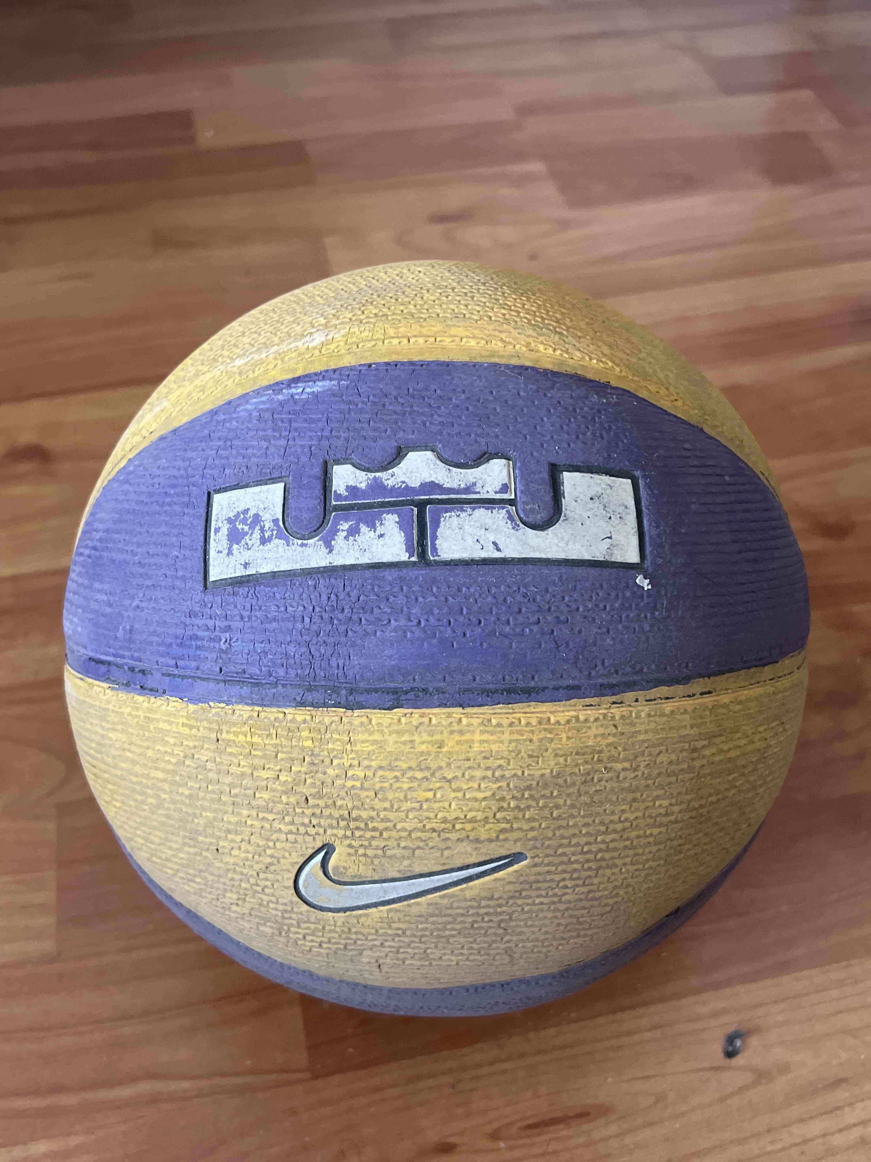 Pelota de baloncesto Nike Lebron