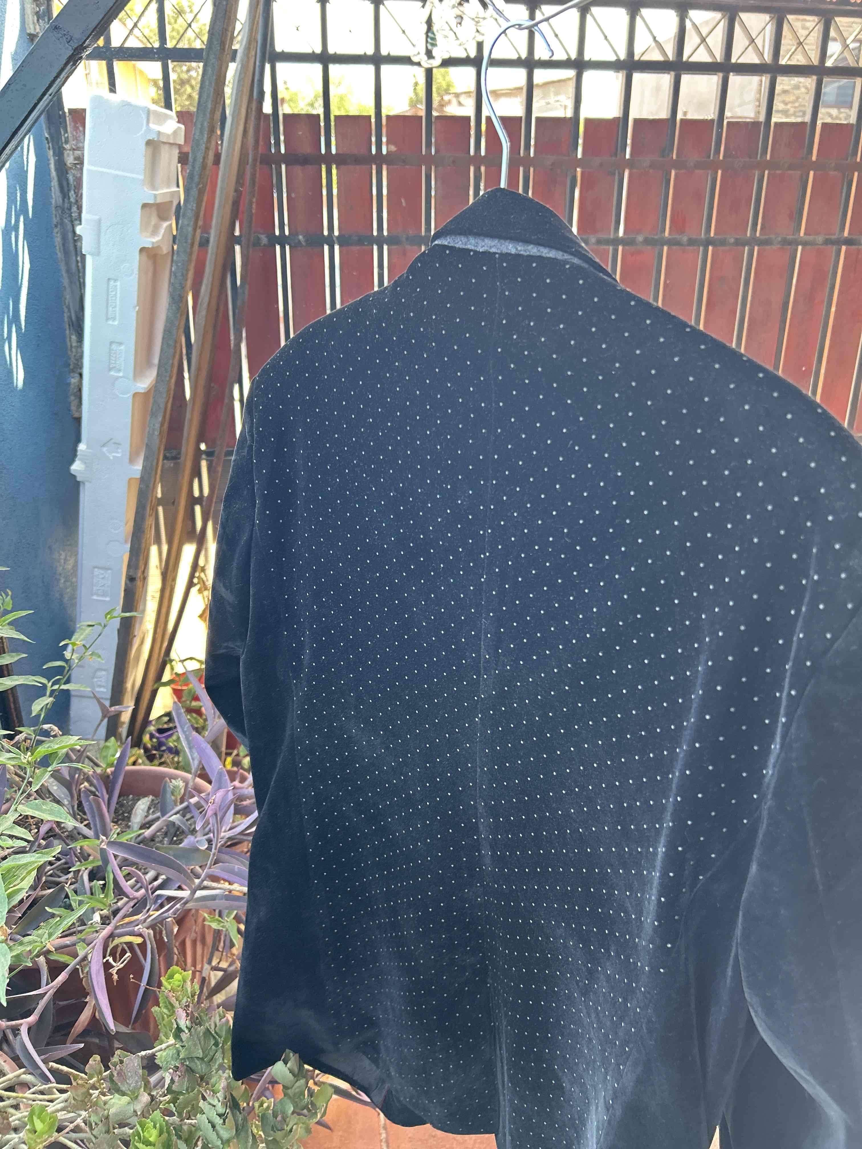 Blazer negro con detalles brillantes - miniatura 2