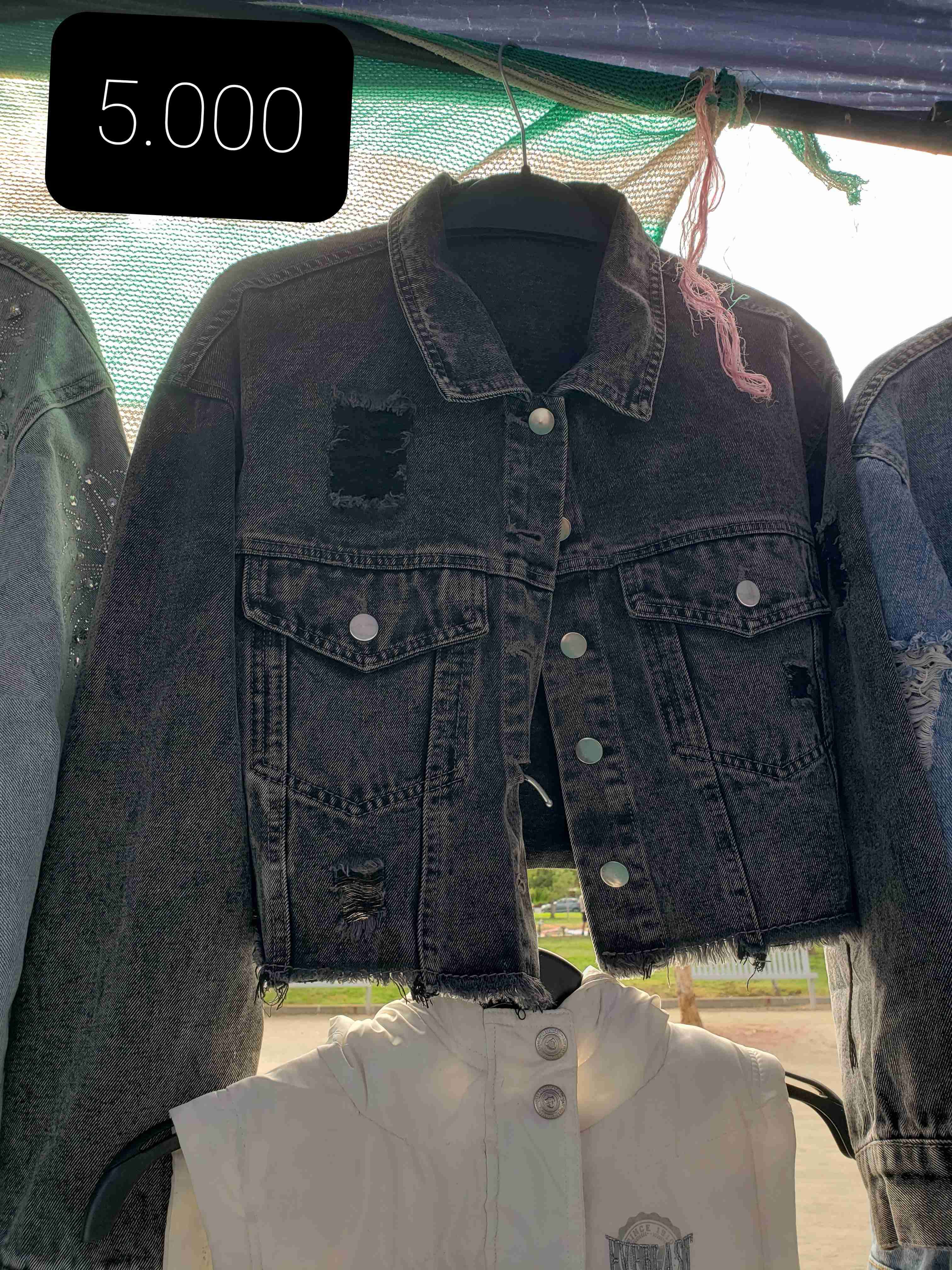 Chaqueta de mezclilla recortada - miniatura 3