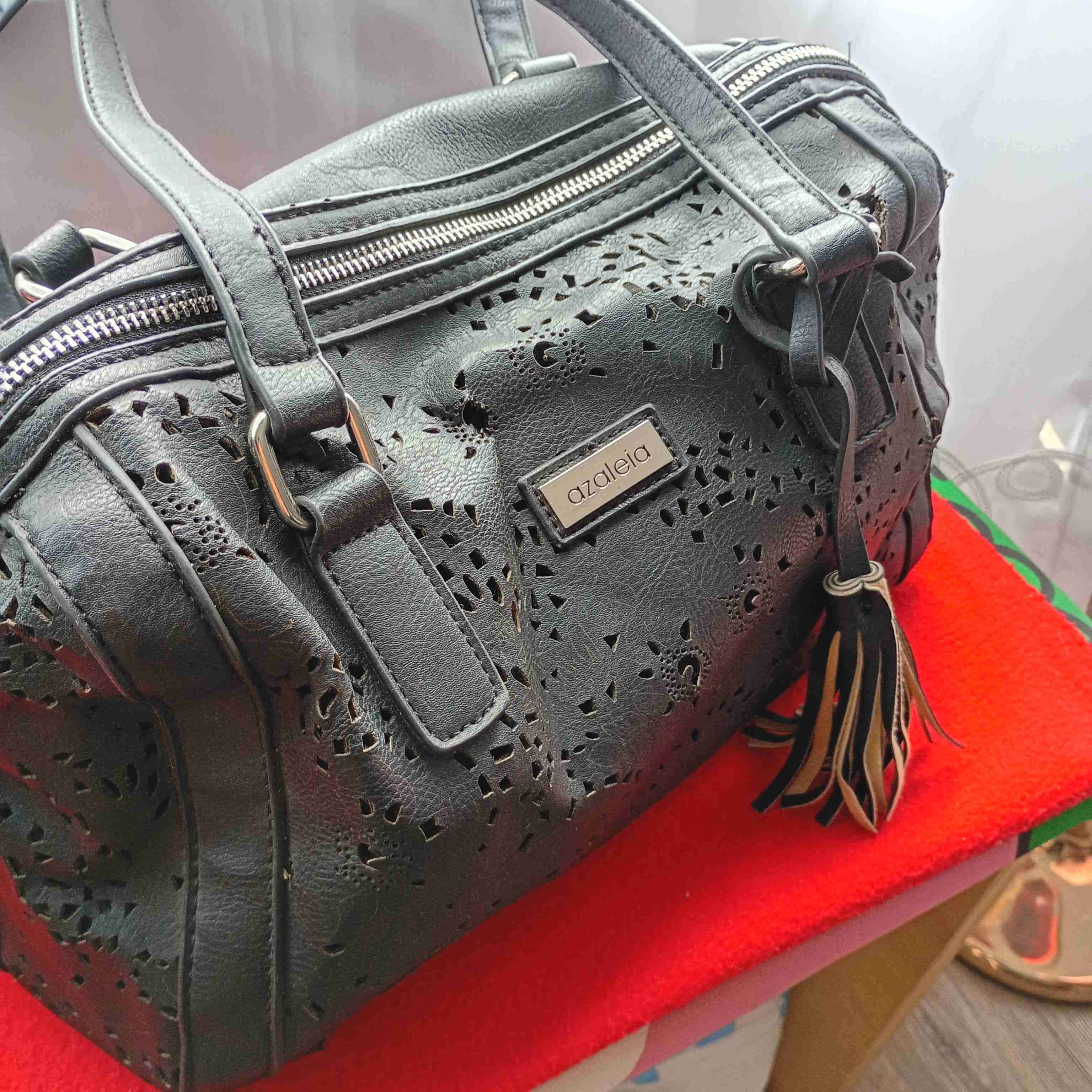 Cartera negra Azaleia con diseño calado - miniatura 2