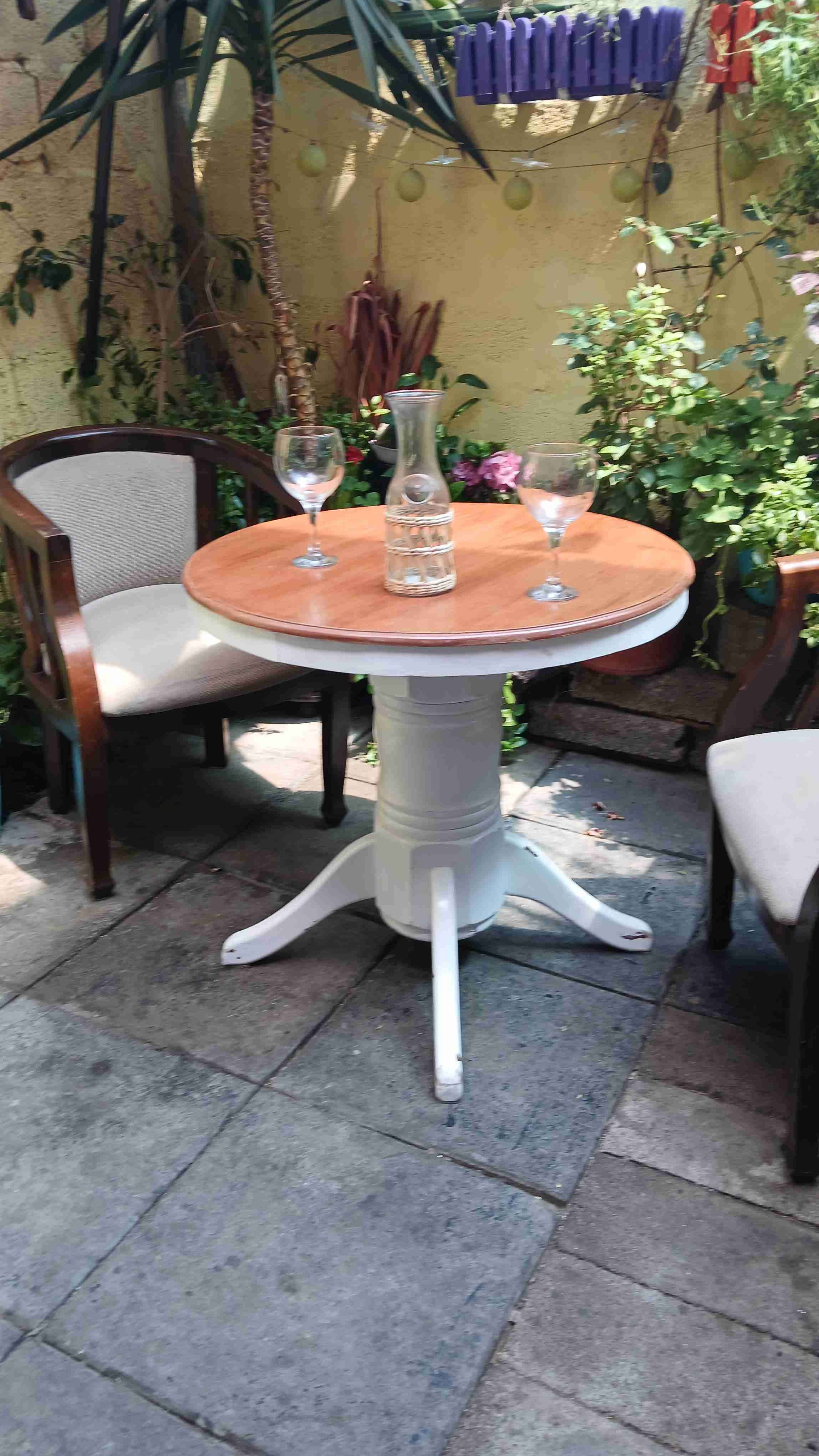 Set de mesa redonda y sillas - miniatura 2