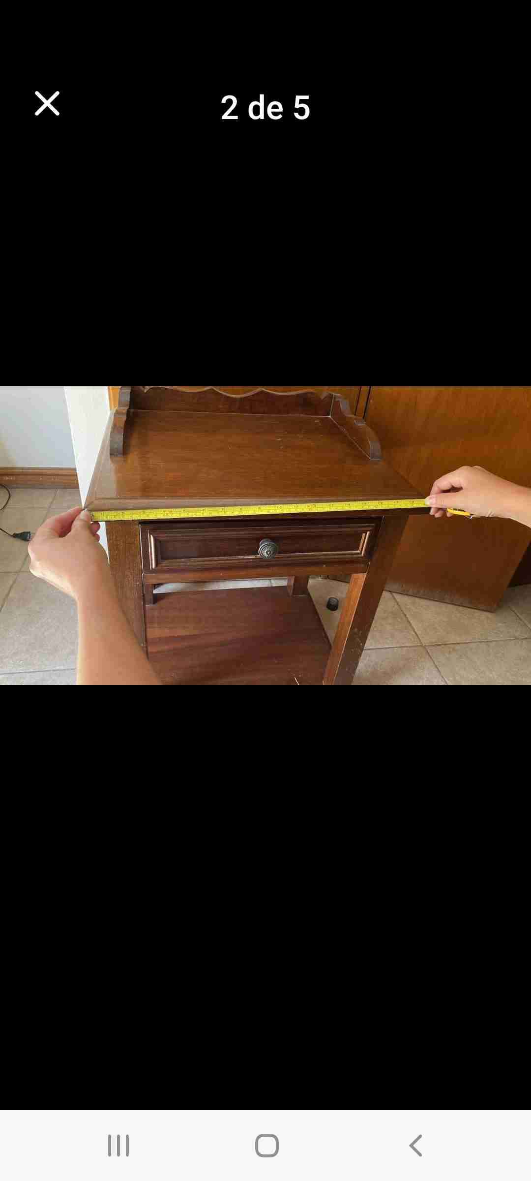 Mesa auxiliar de madera