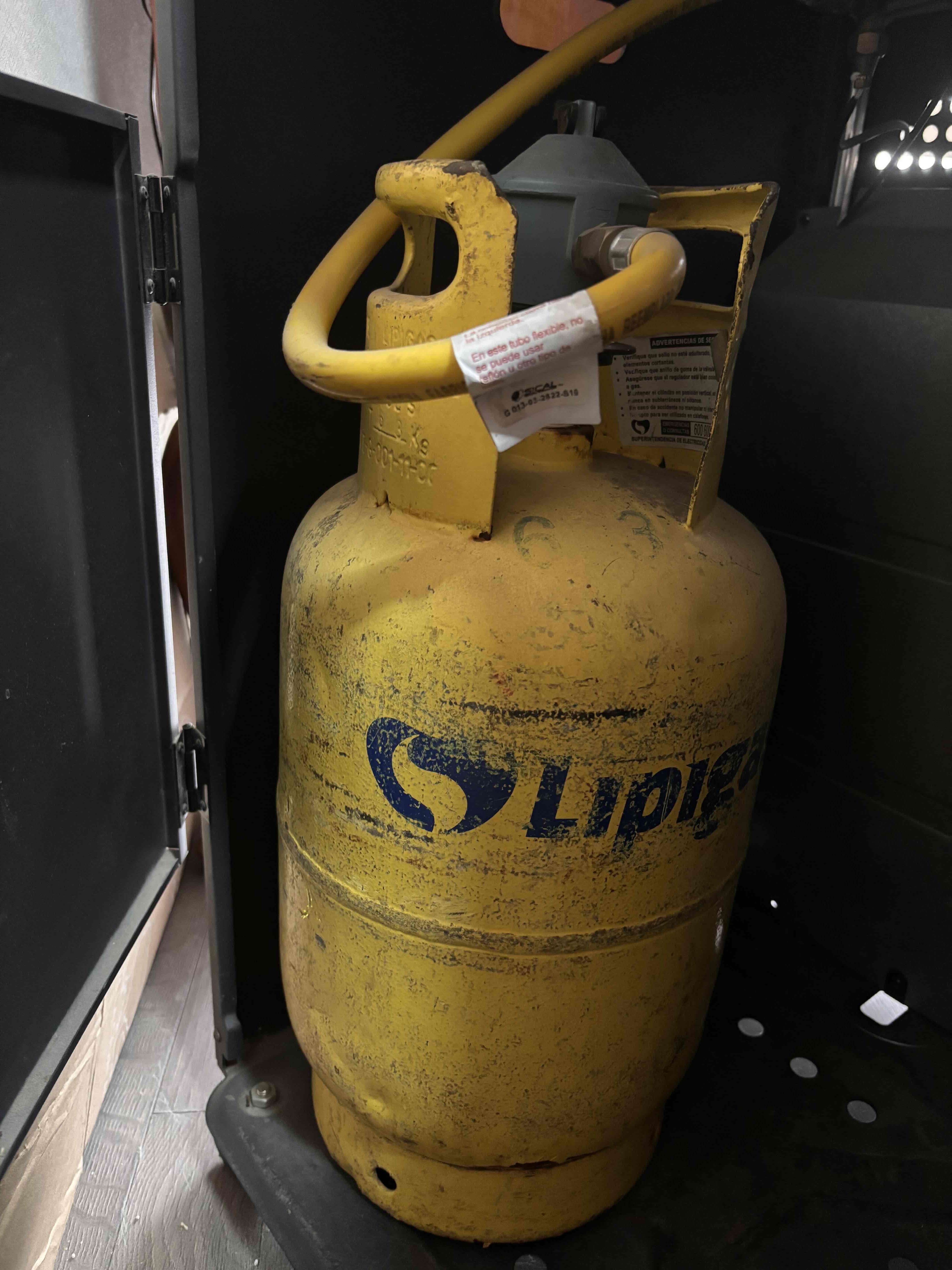 Estufa a gas negra - miniatura 2