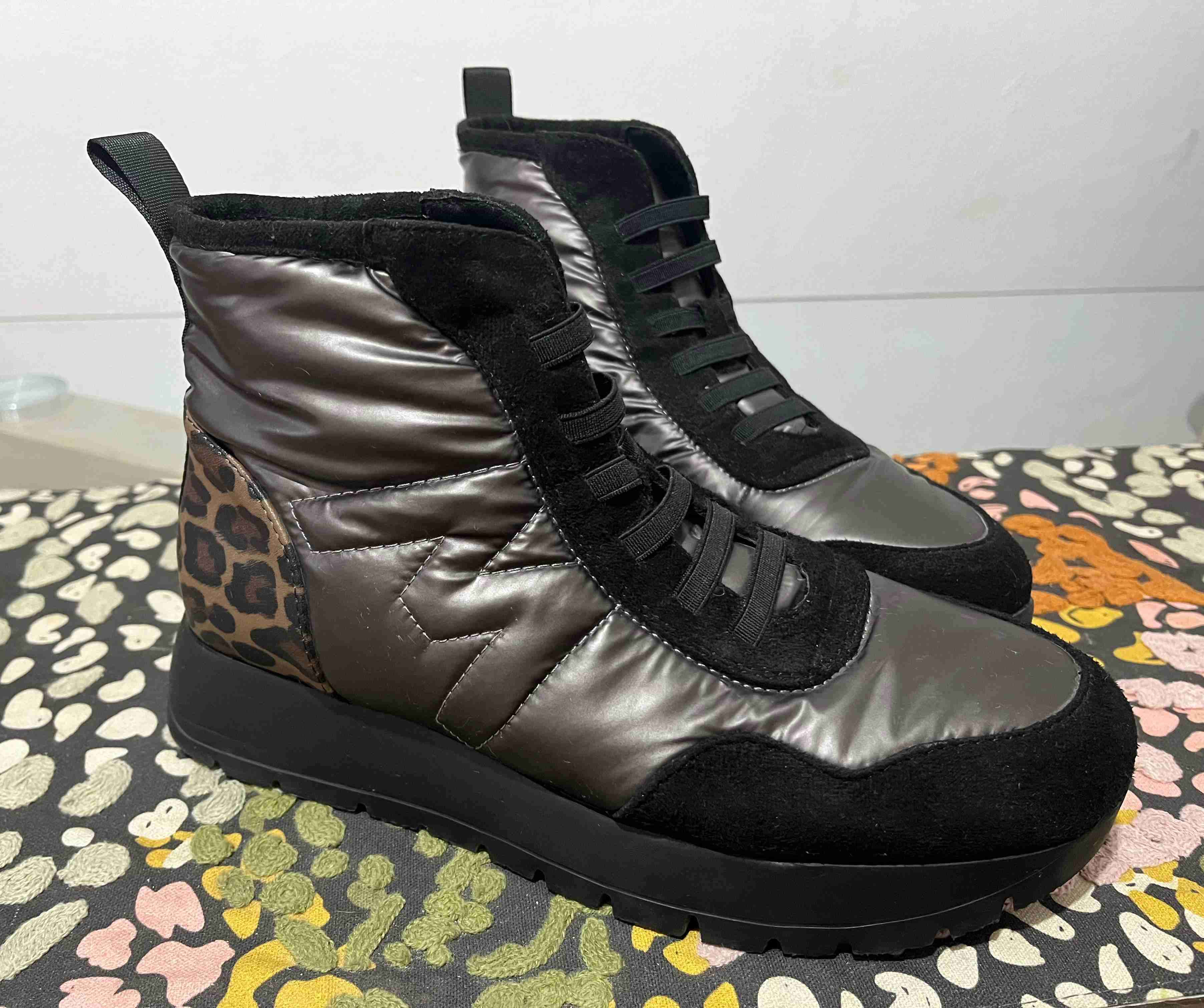 Botines acolchados con estampado animal