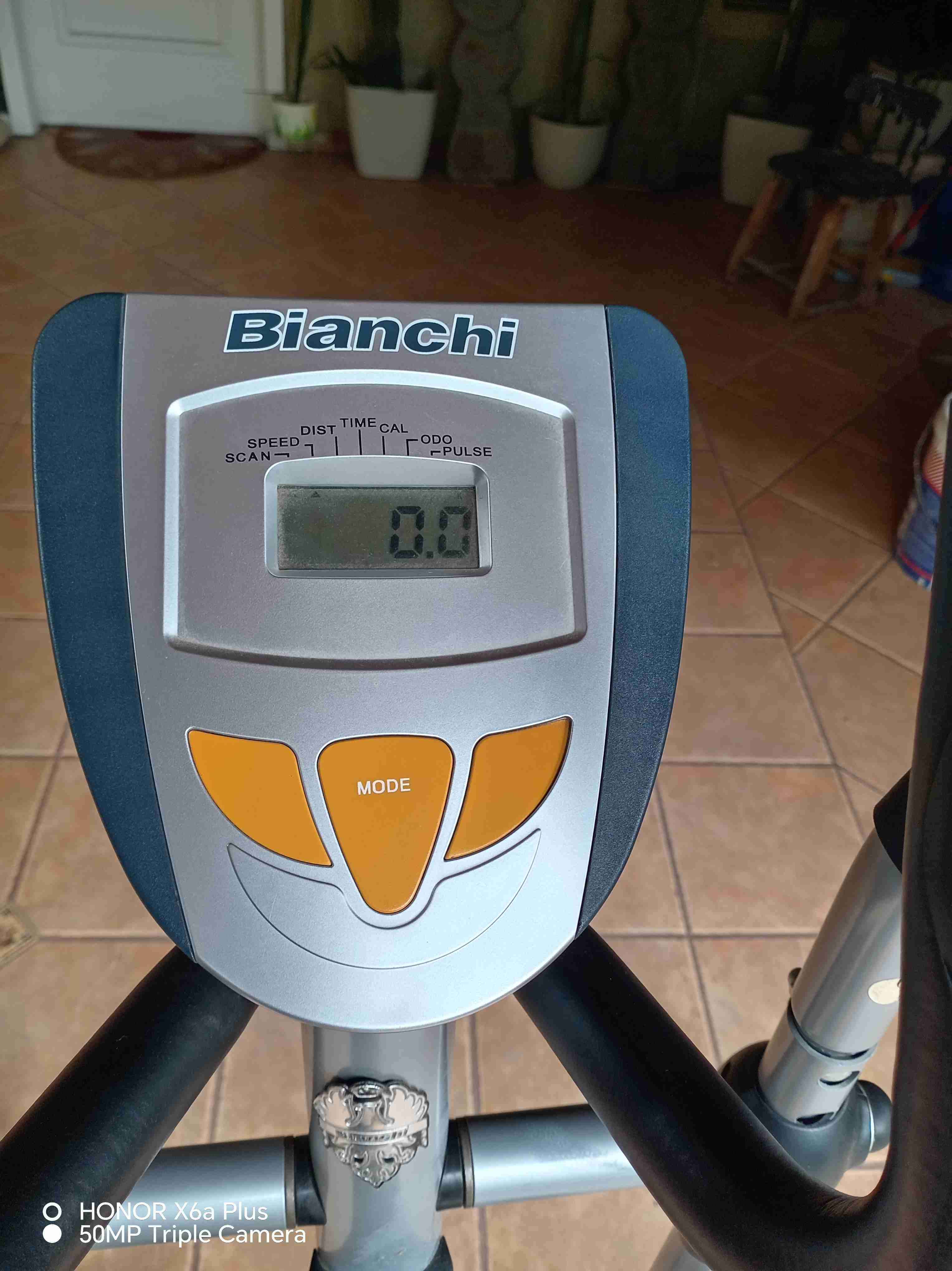 Bicicleta estática Bianchi amarilla - miniatura 4