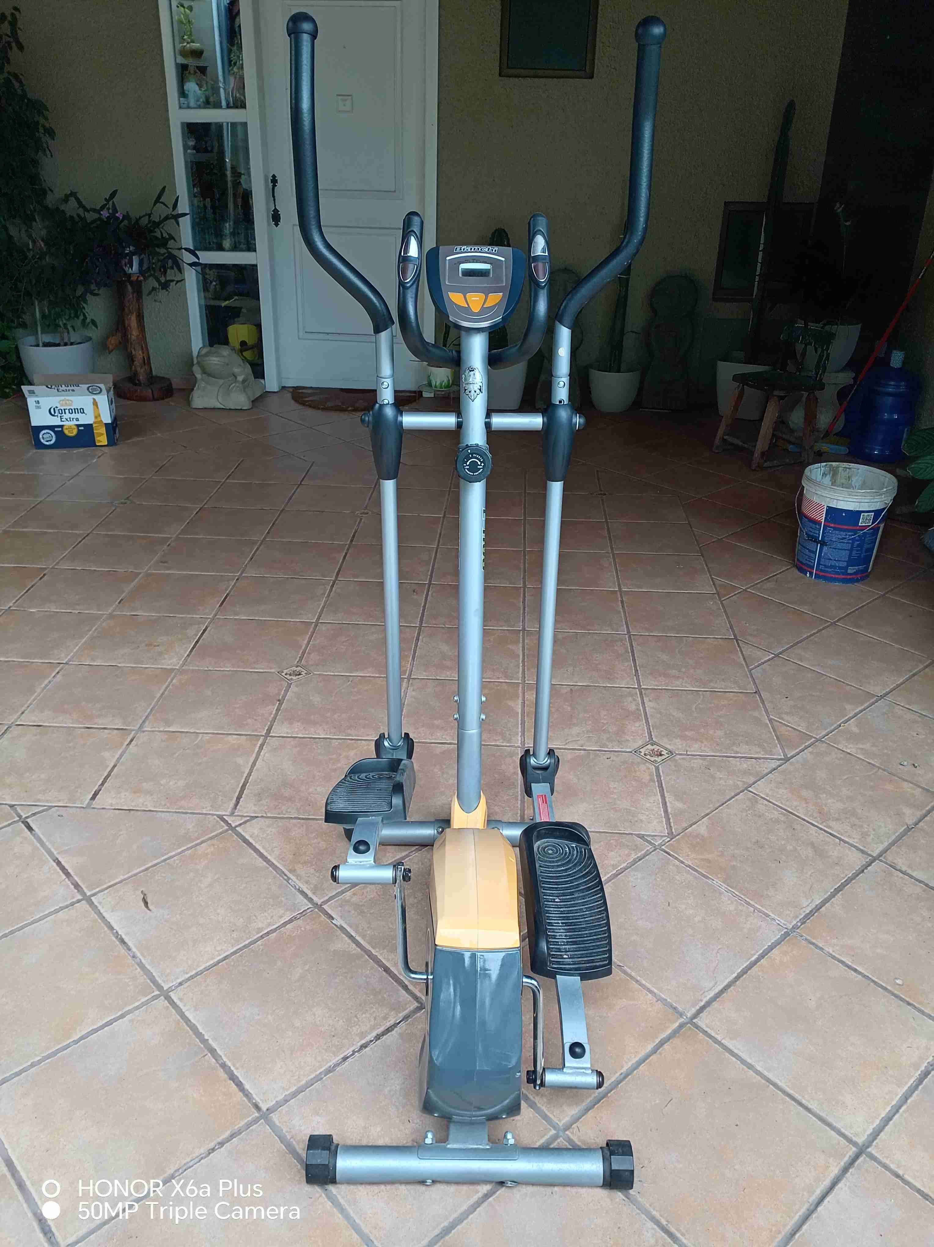 Bicicleta estática Bianchi amarilla - miniatura 5