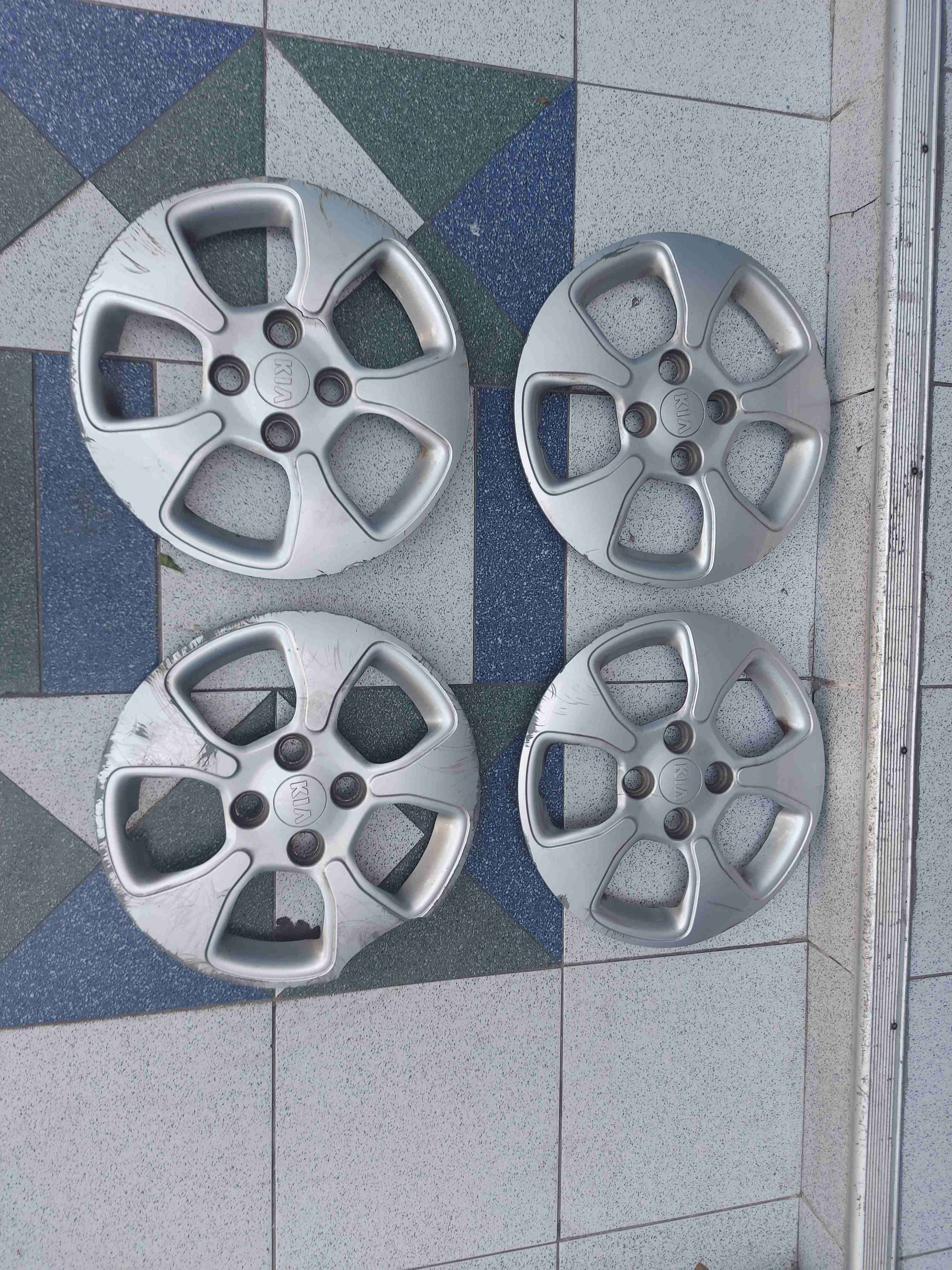 Tapacubos Kia morning plateados usados - miniatura 2