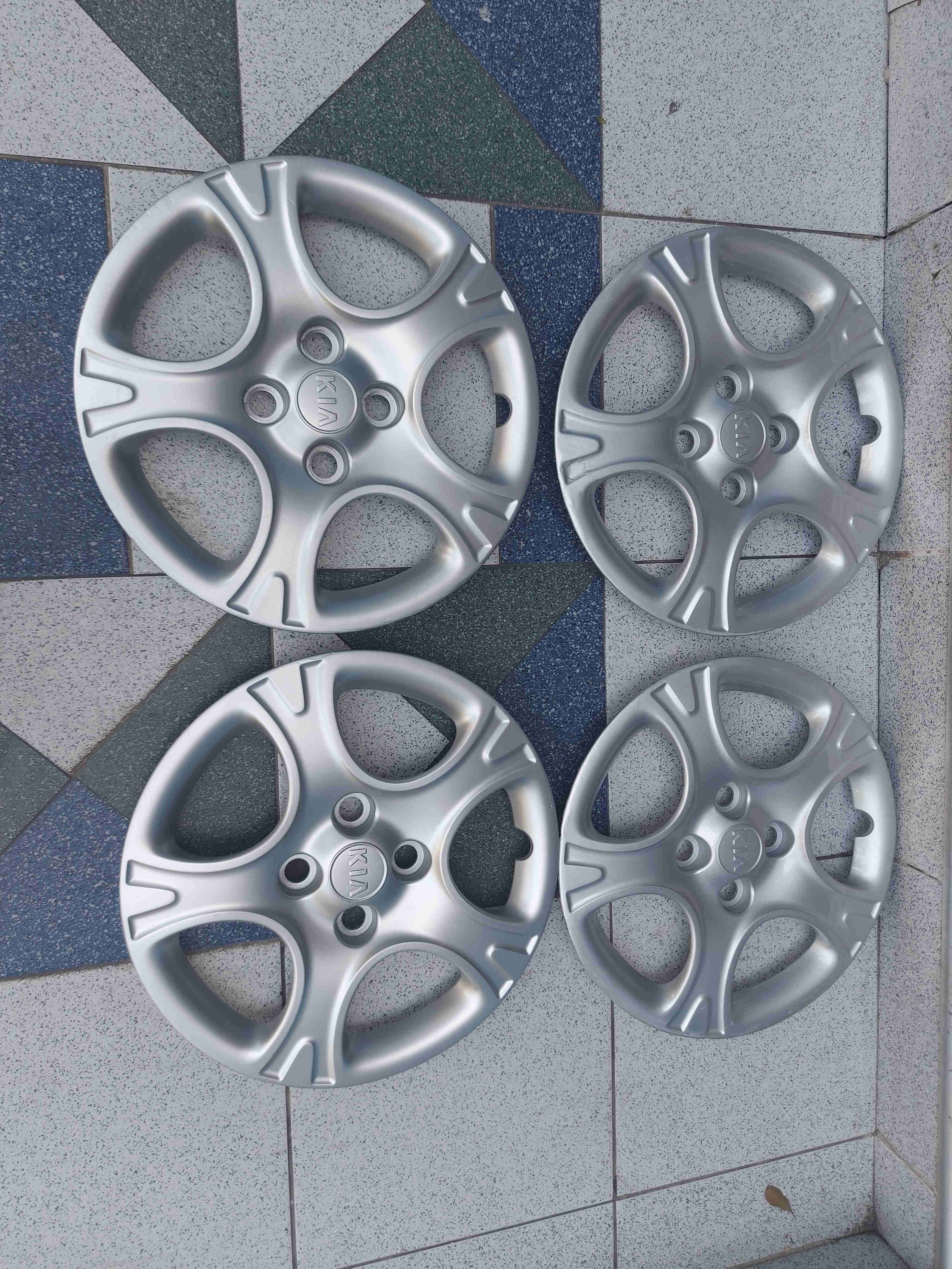 Tapacubos Kia morning plateados usados - miniatura 3