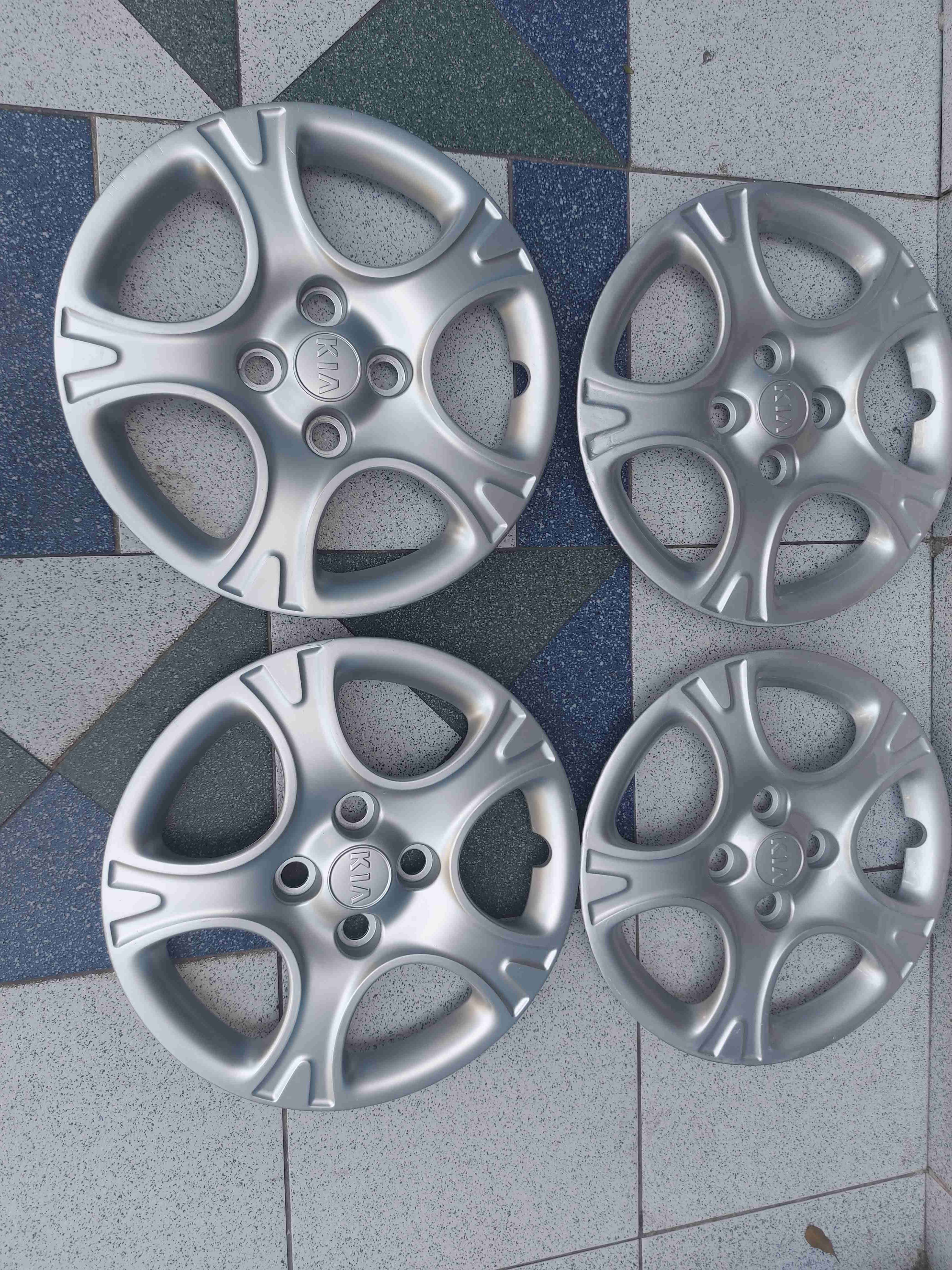 Tapacubos Kia morning plateados usados - miniatura 4