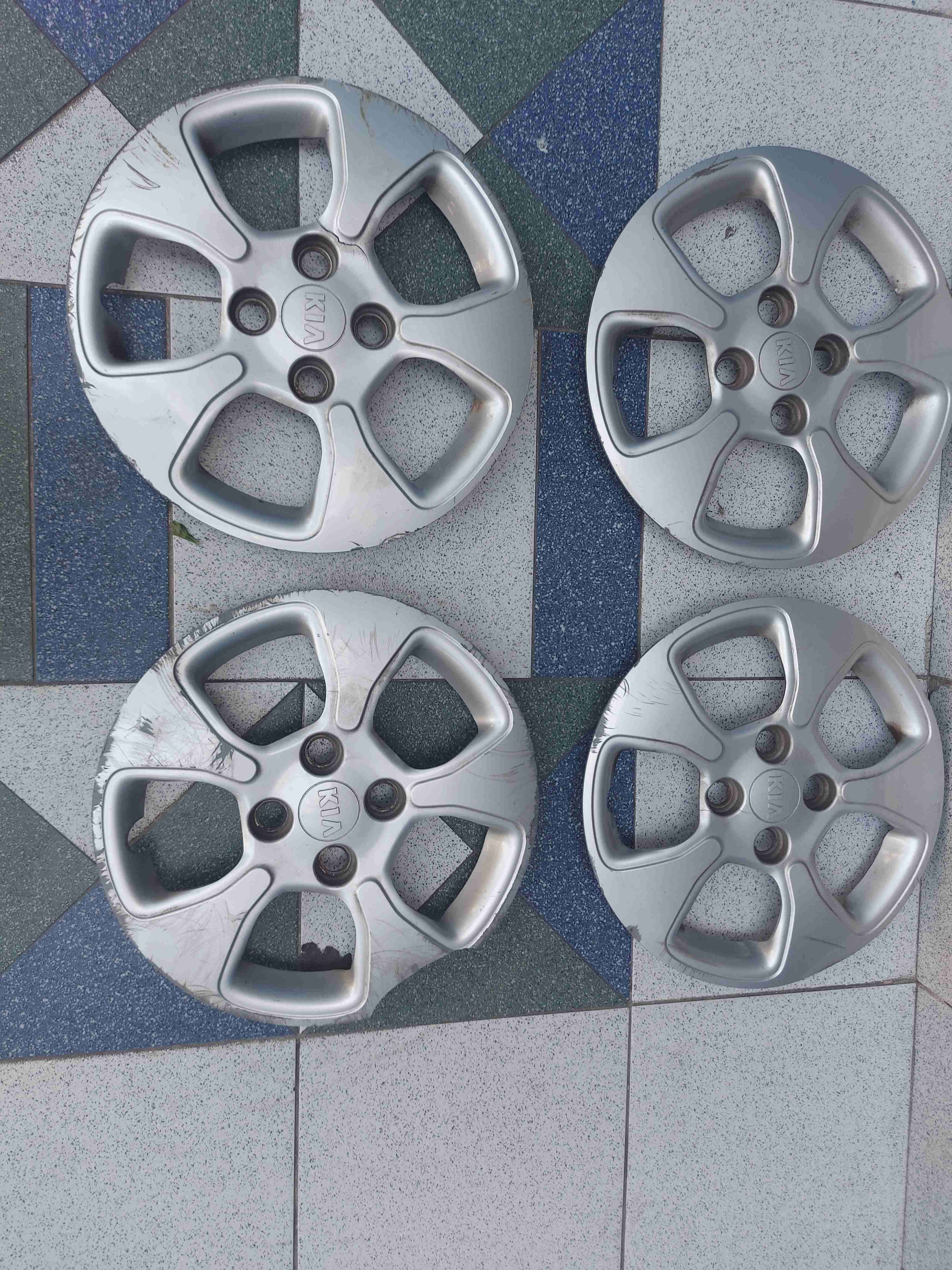 Tapacubos Kia morning plateados usados - miniatura 5