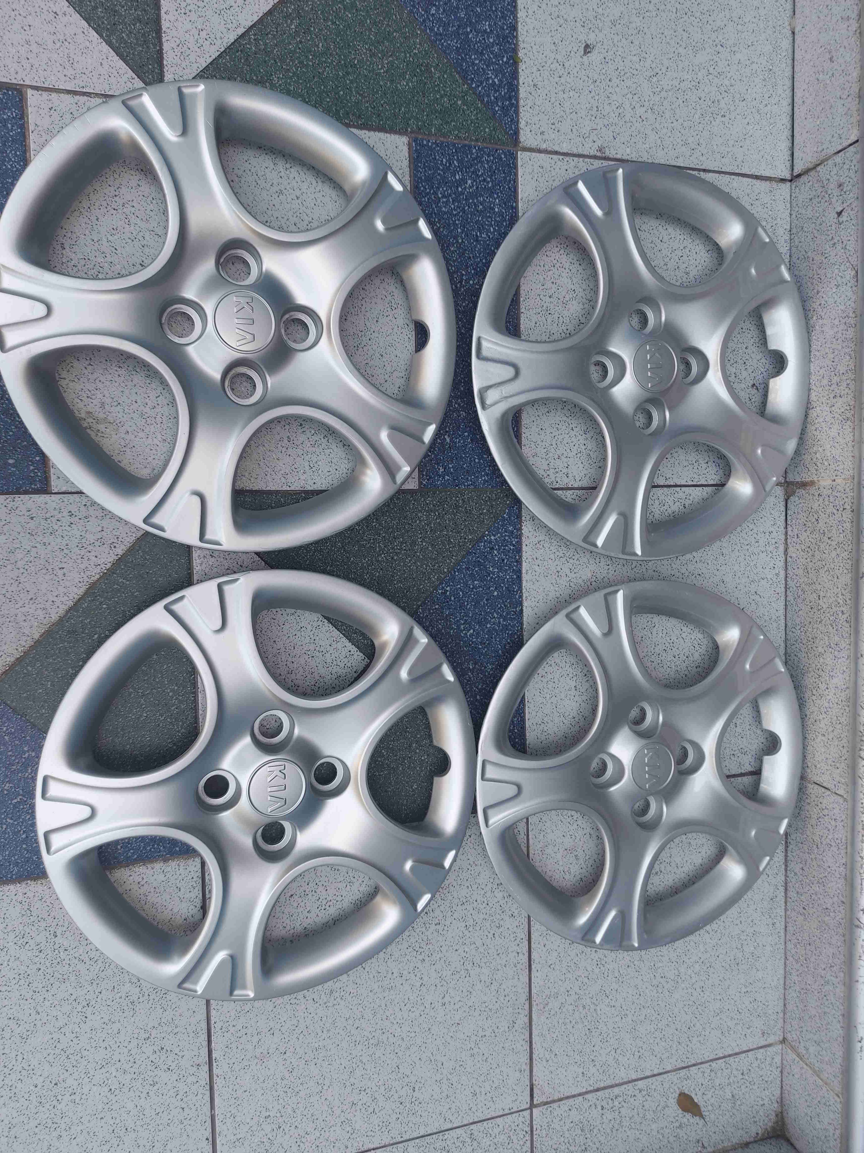 Tapacubos Kia morning plateados usados - miniatura 6