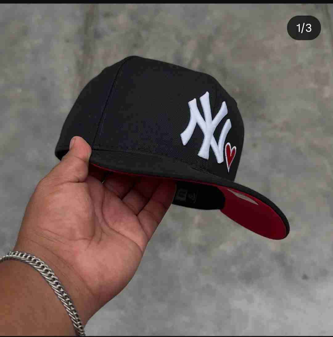 Gorra New era, New York negra con corazón - miniatura 3