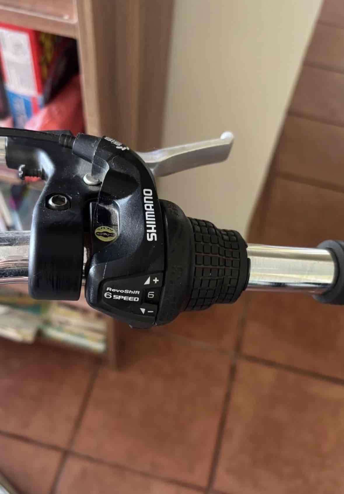 Bicicleta urbana verde - miniatura 2