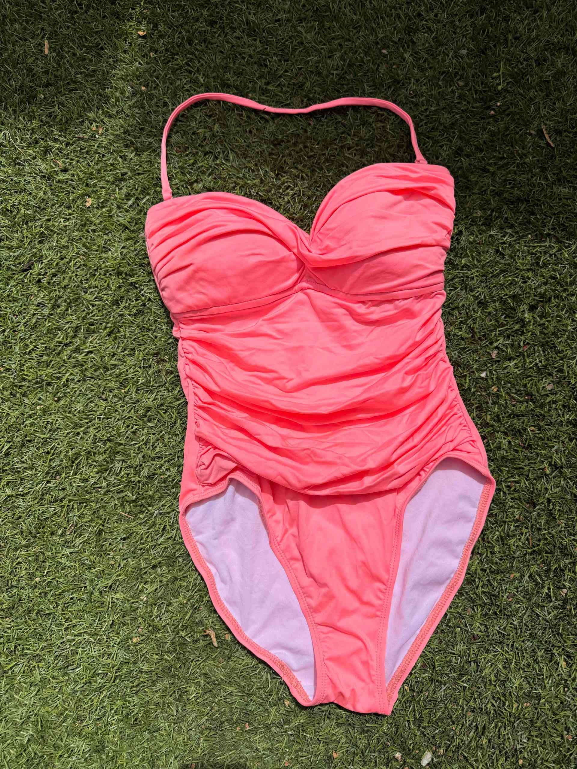 Traje de baño rosado fruncido Talla M