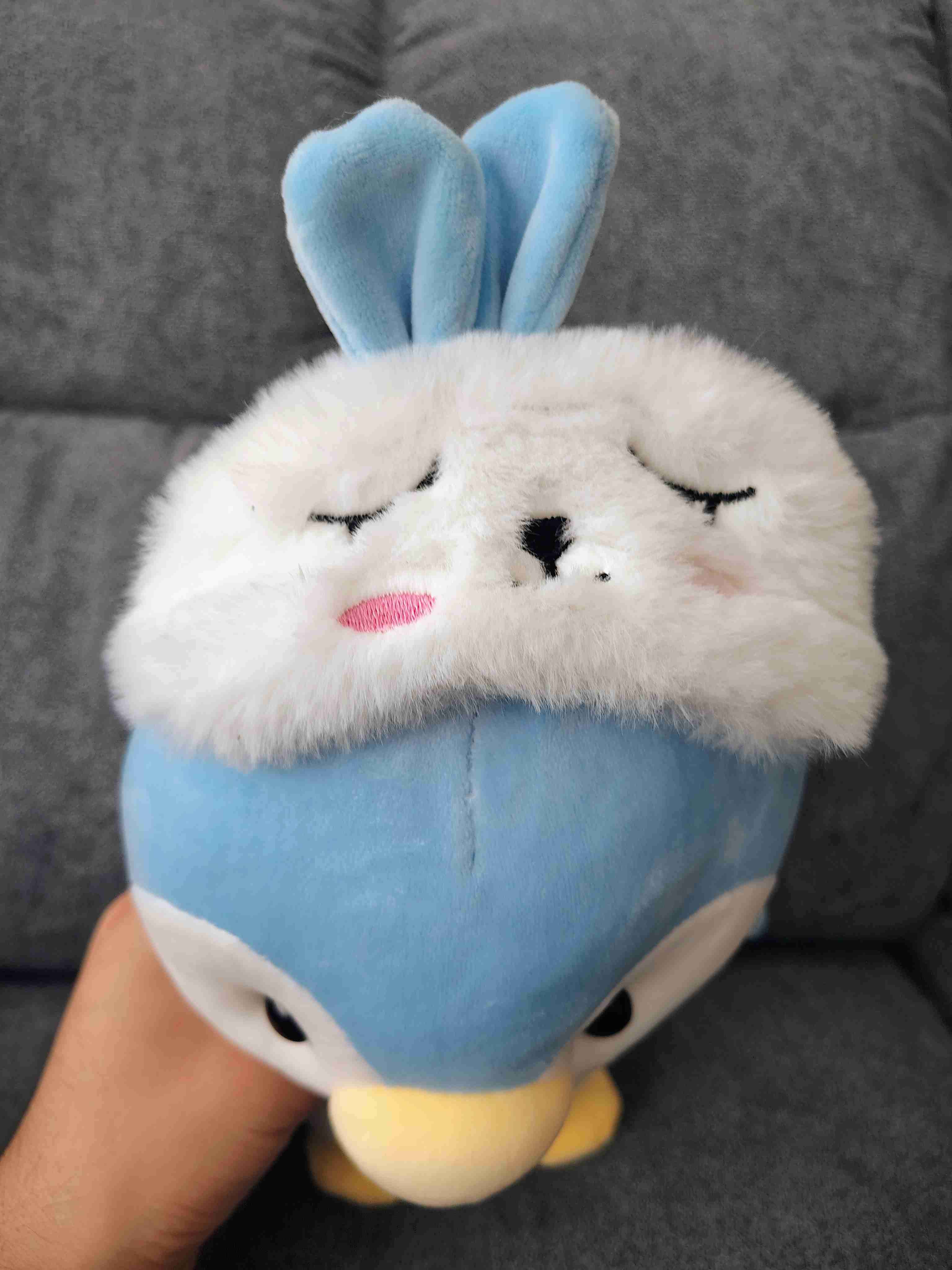 🐧 Peluche Pingüino con Gorro de Conejito - miniatura 2