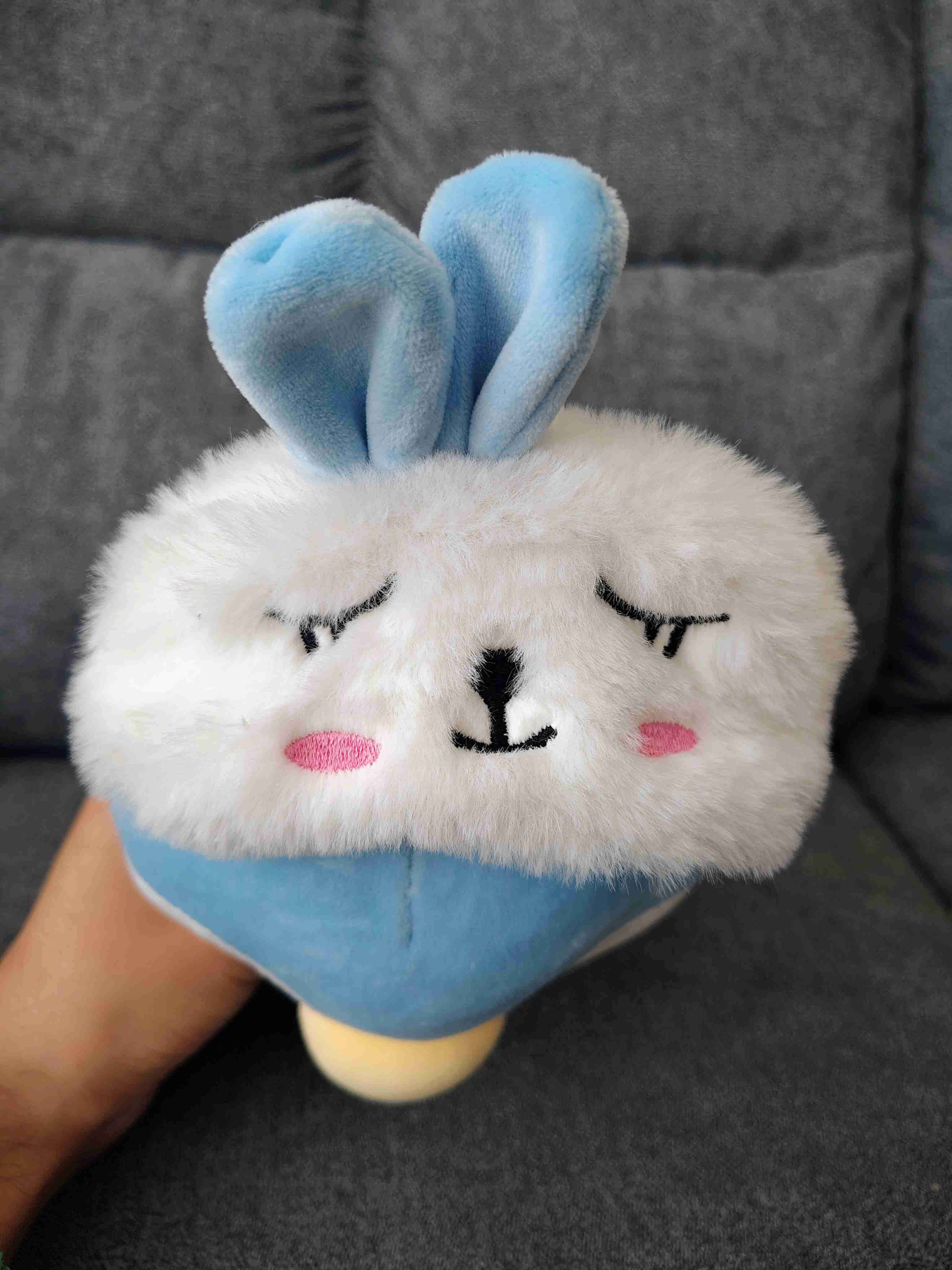 🐧 Peluche Pingüino con Gorro de Conejito - miniatura 3