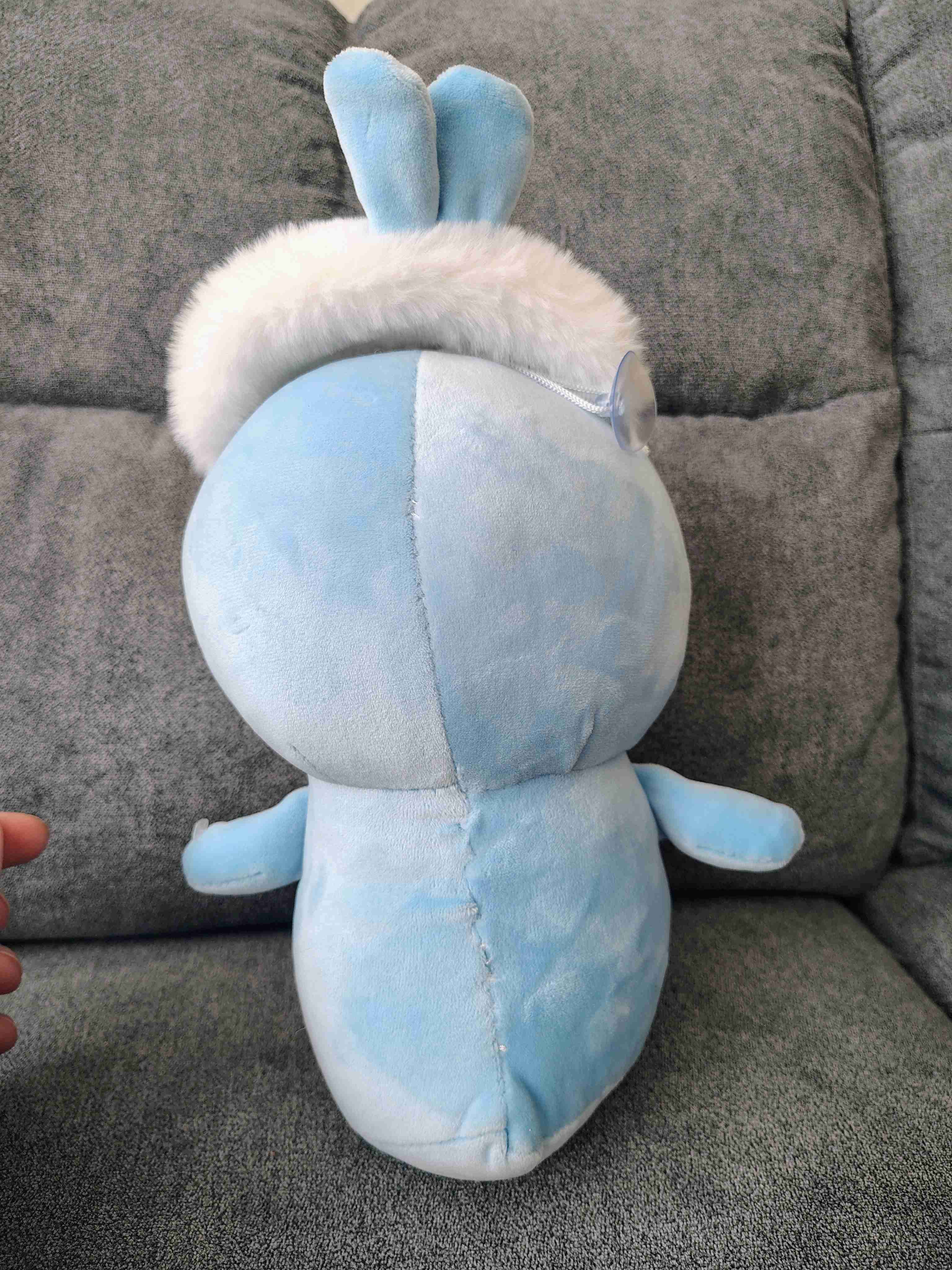 🐧 Peluche Pingüino con Gorro de Conejito - miniatura 4