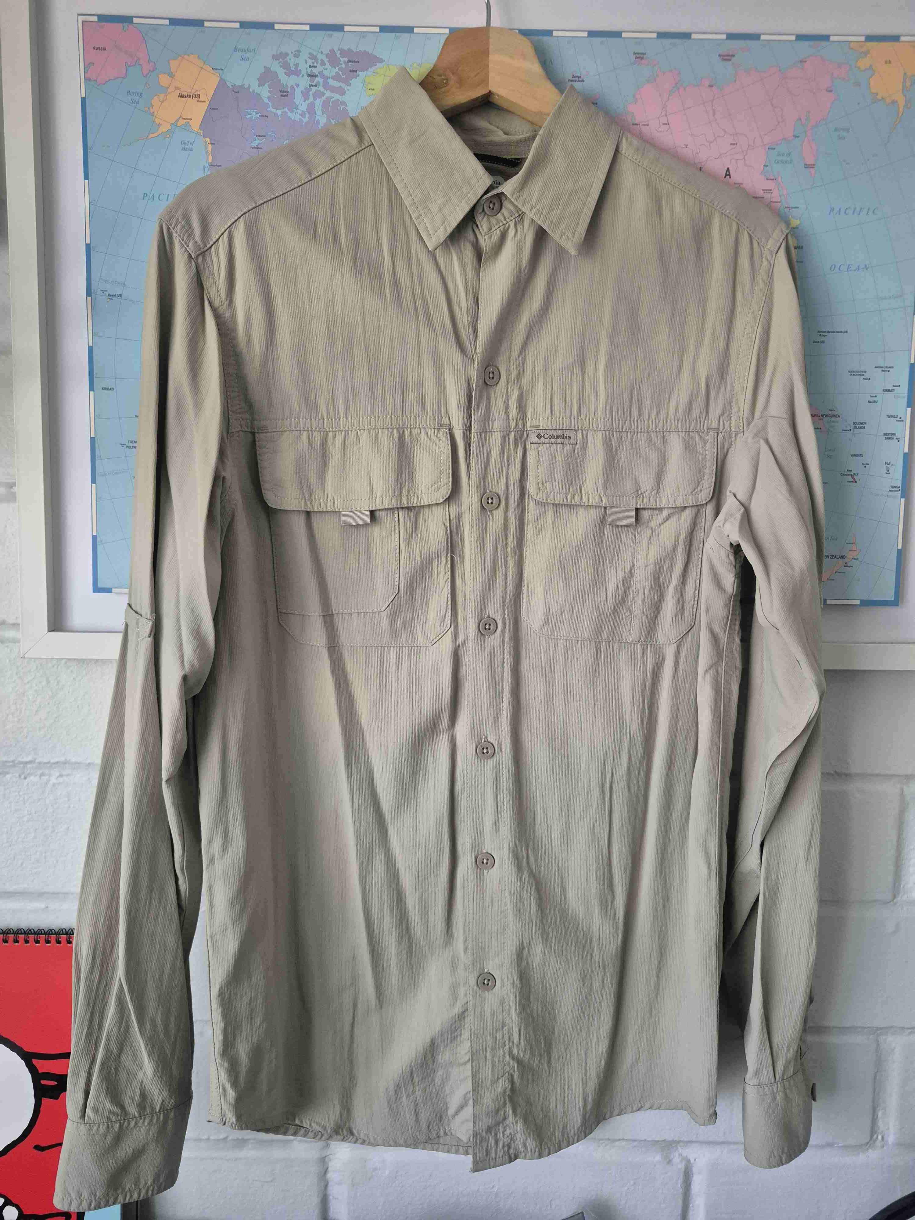Camisa beige de manga larga