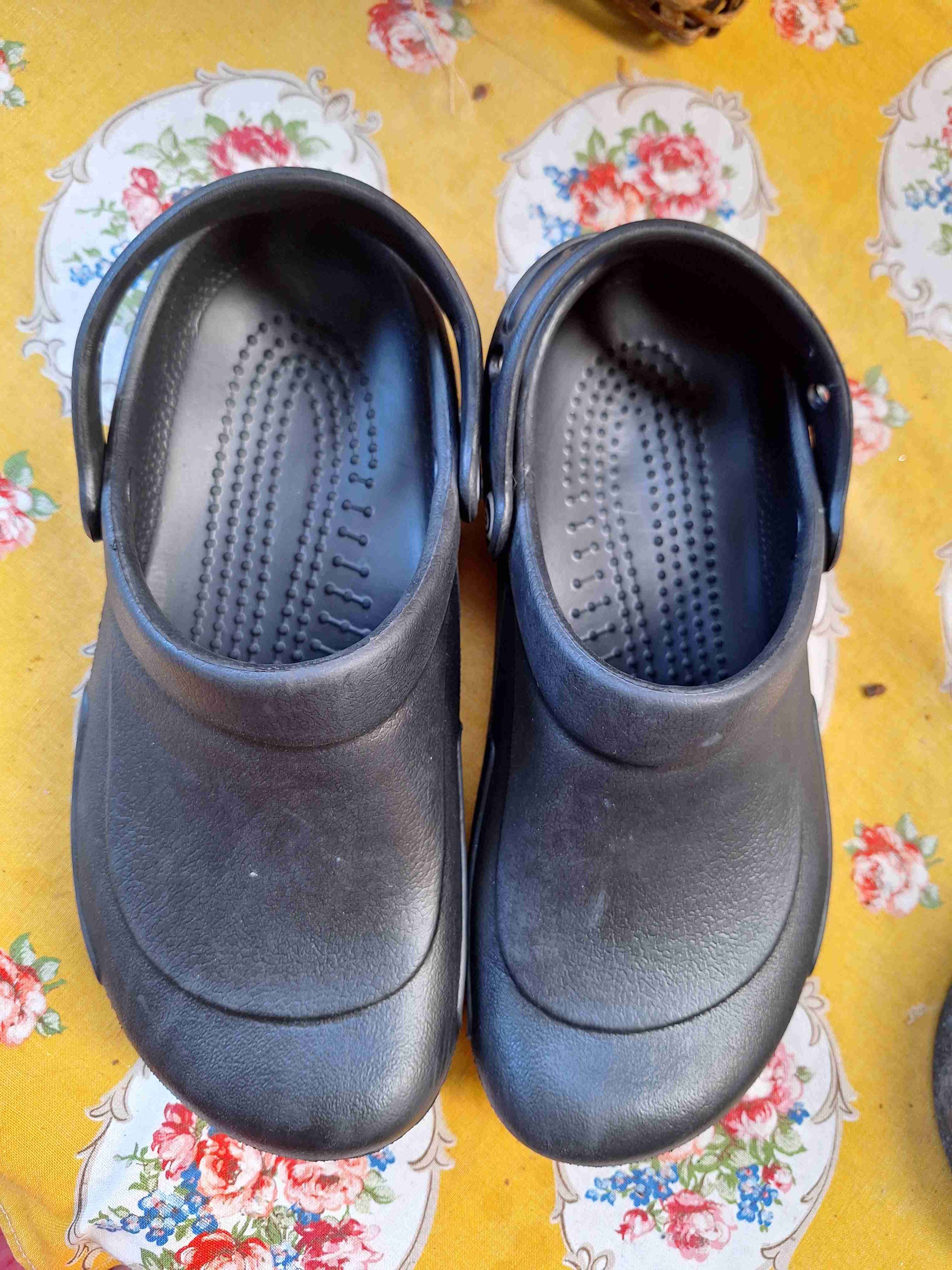 Zuecos negros clásicos