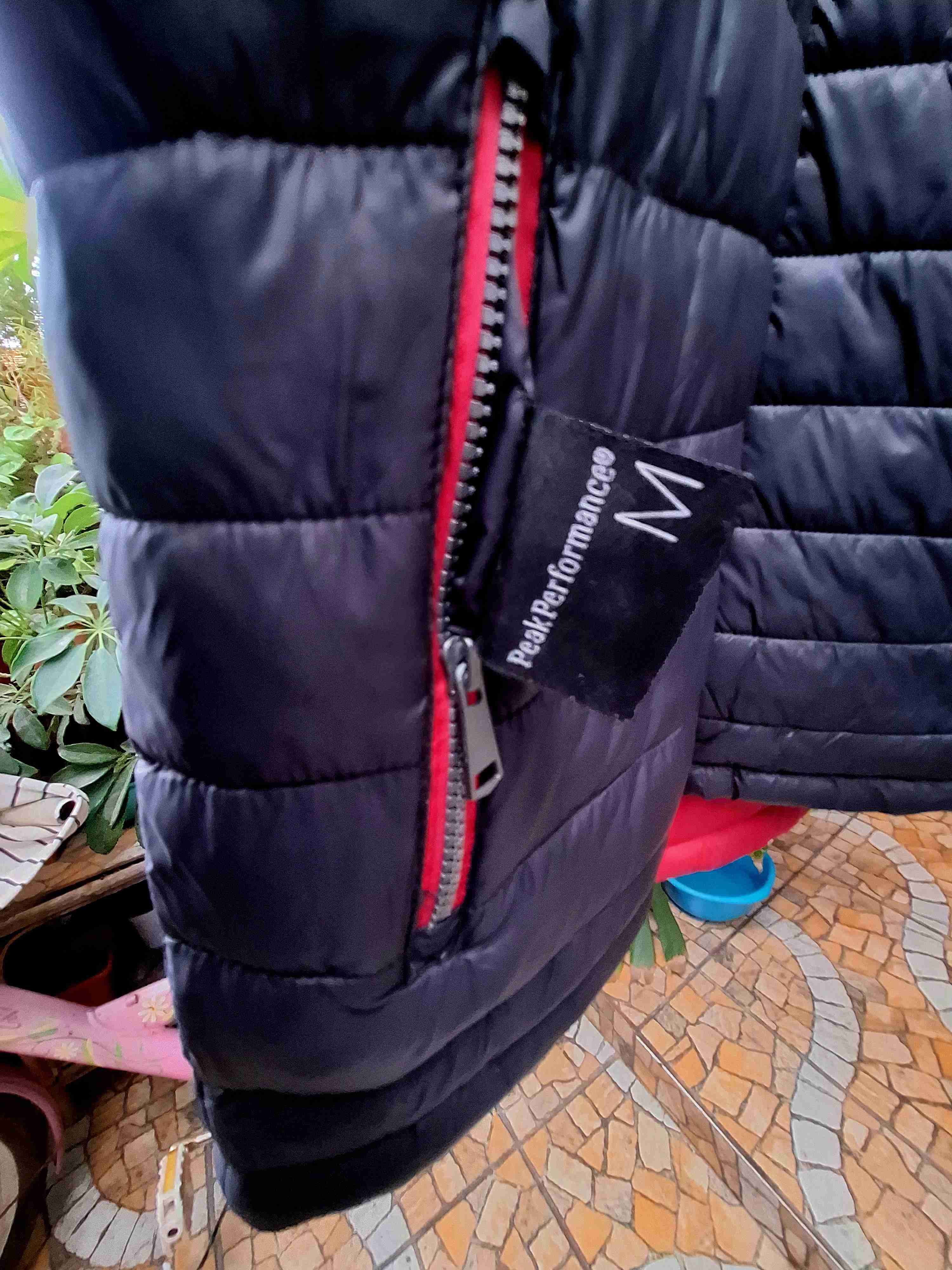 Chaqueta acolchada negra y roja Reversible - miniatura 4