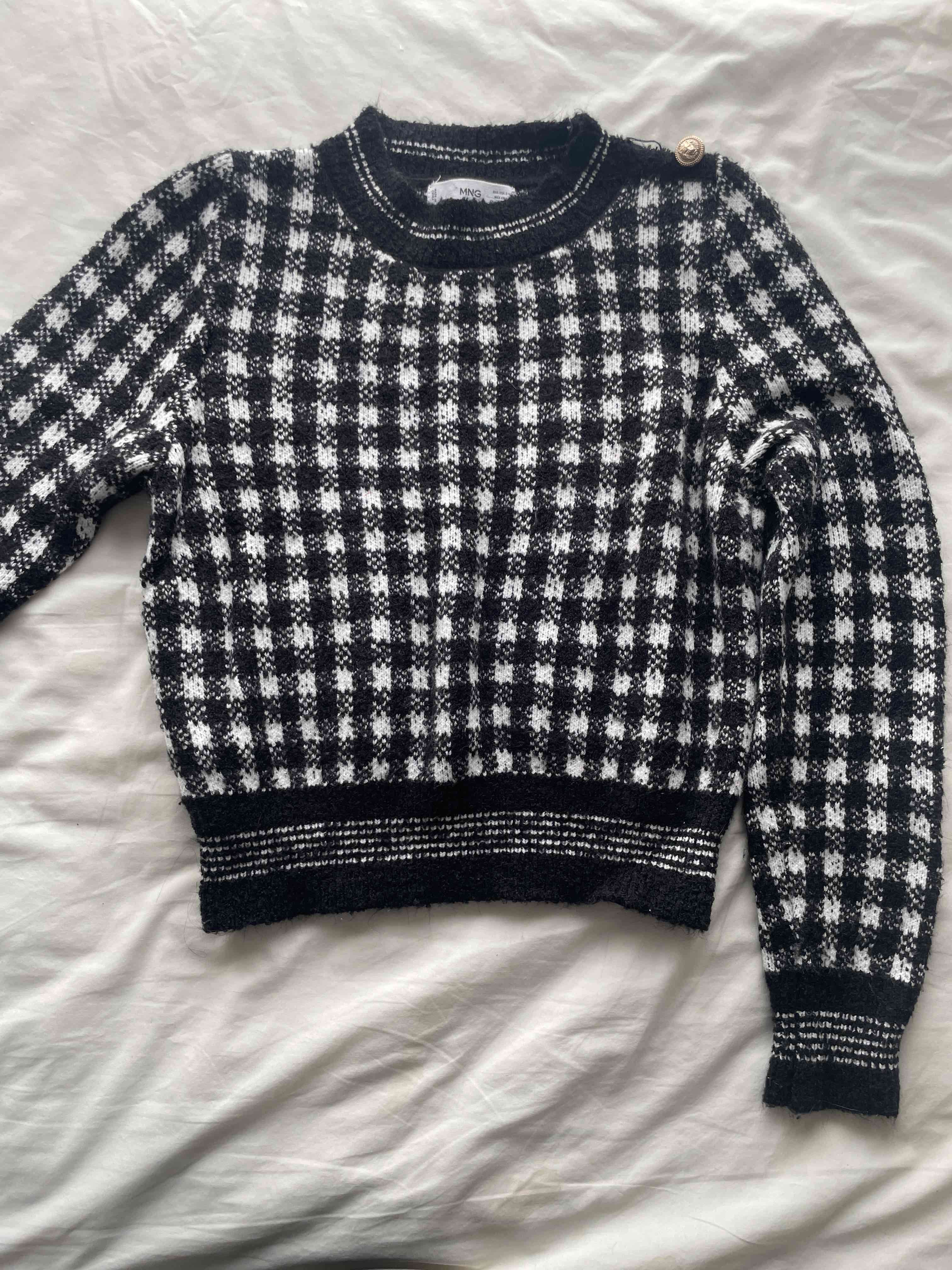 Suéter a cuadros blanco y negro