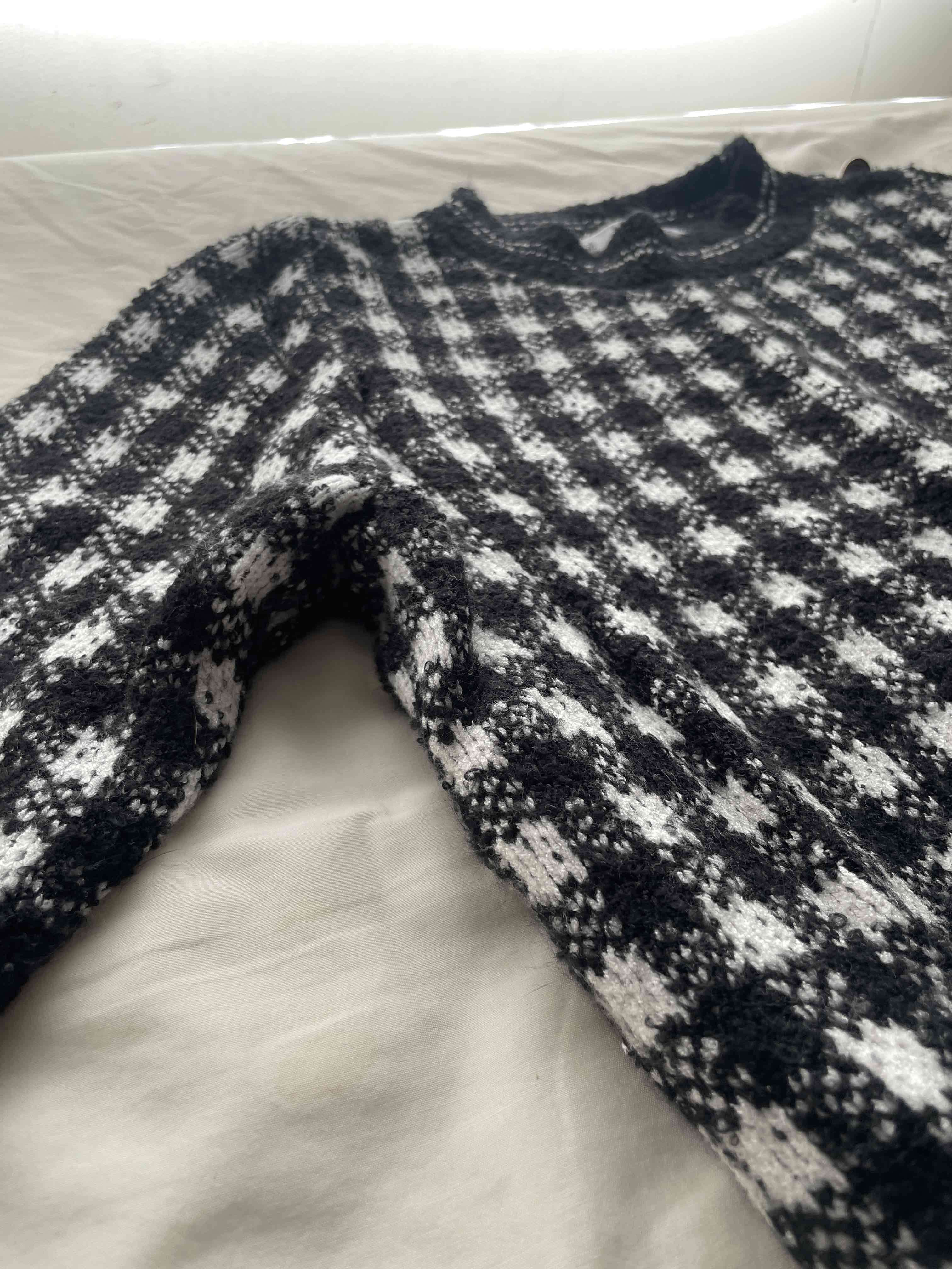 Suéter a cuadros blanco y negro - miniatura 2