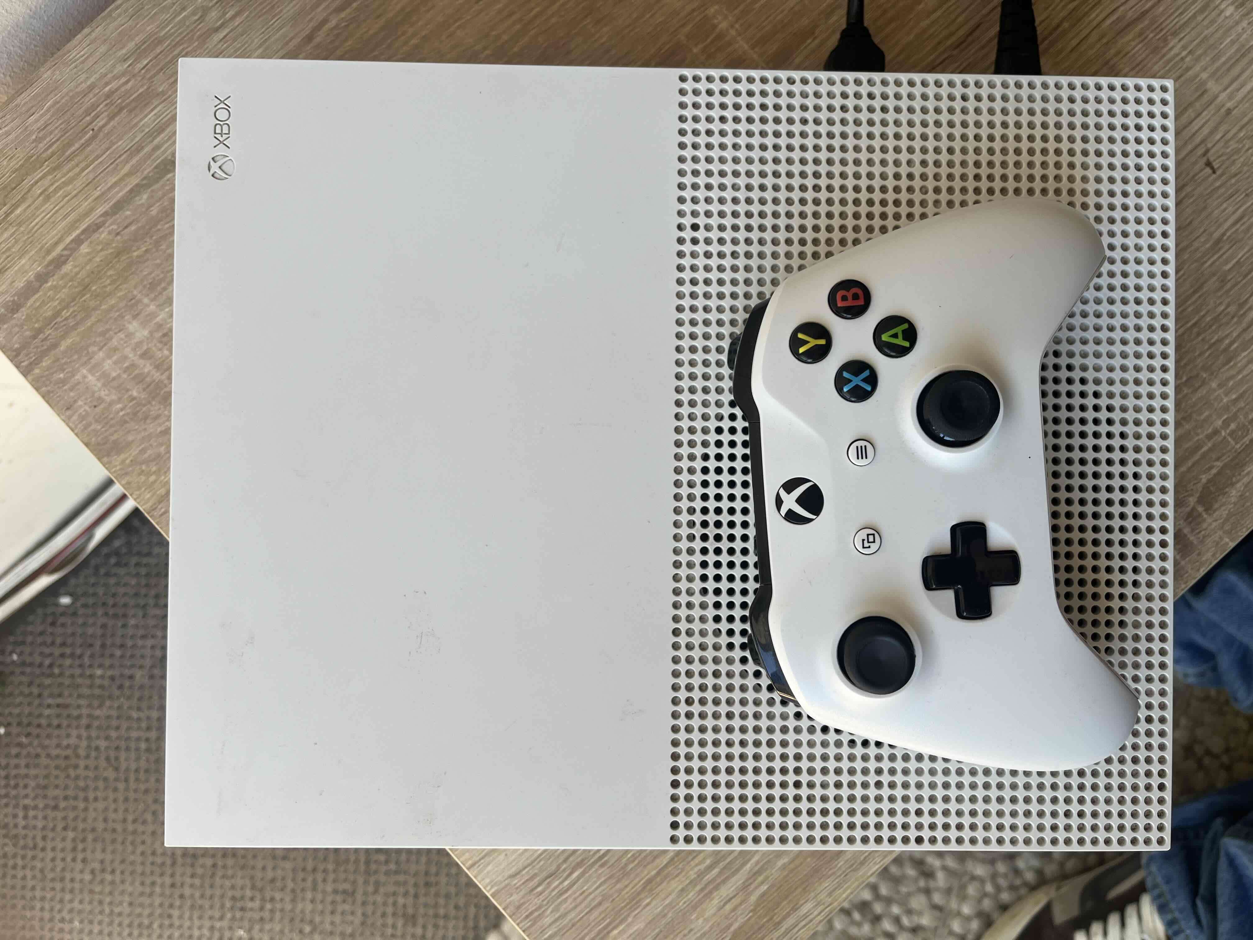 Consola Xbox blanca con control - miniatura 2