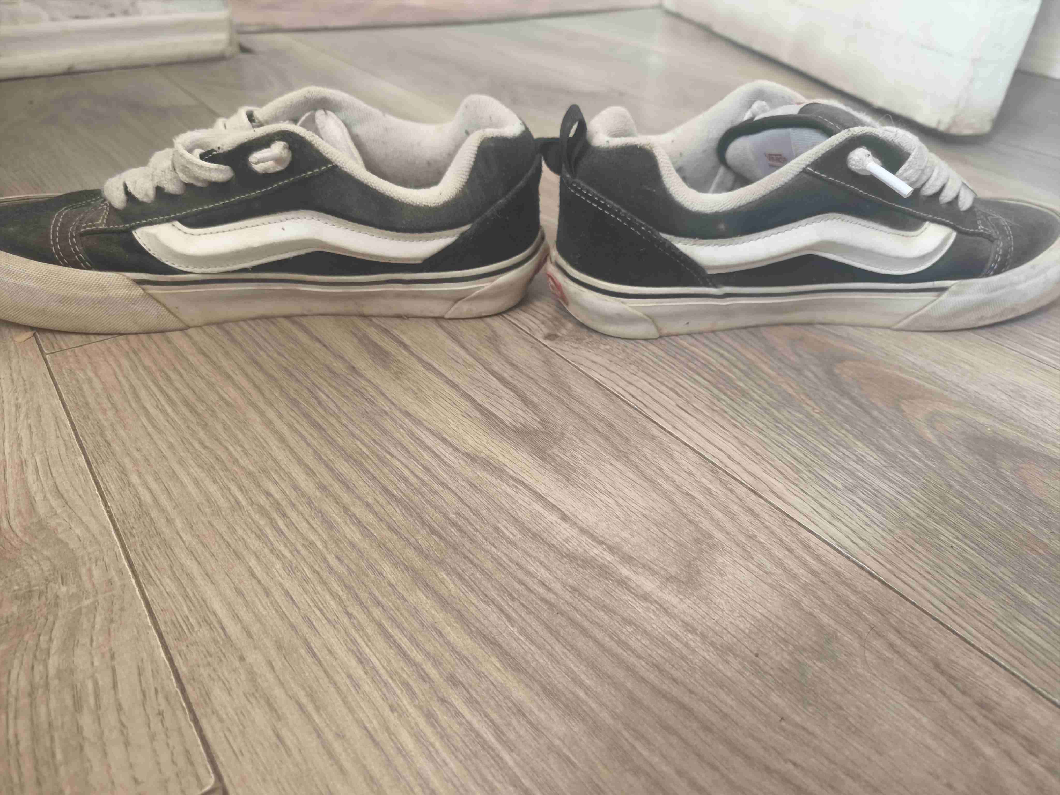 Zapatillas Vans negro y blanco - miniatura 2