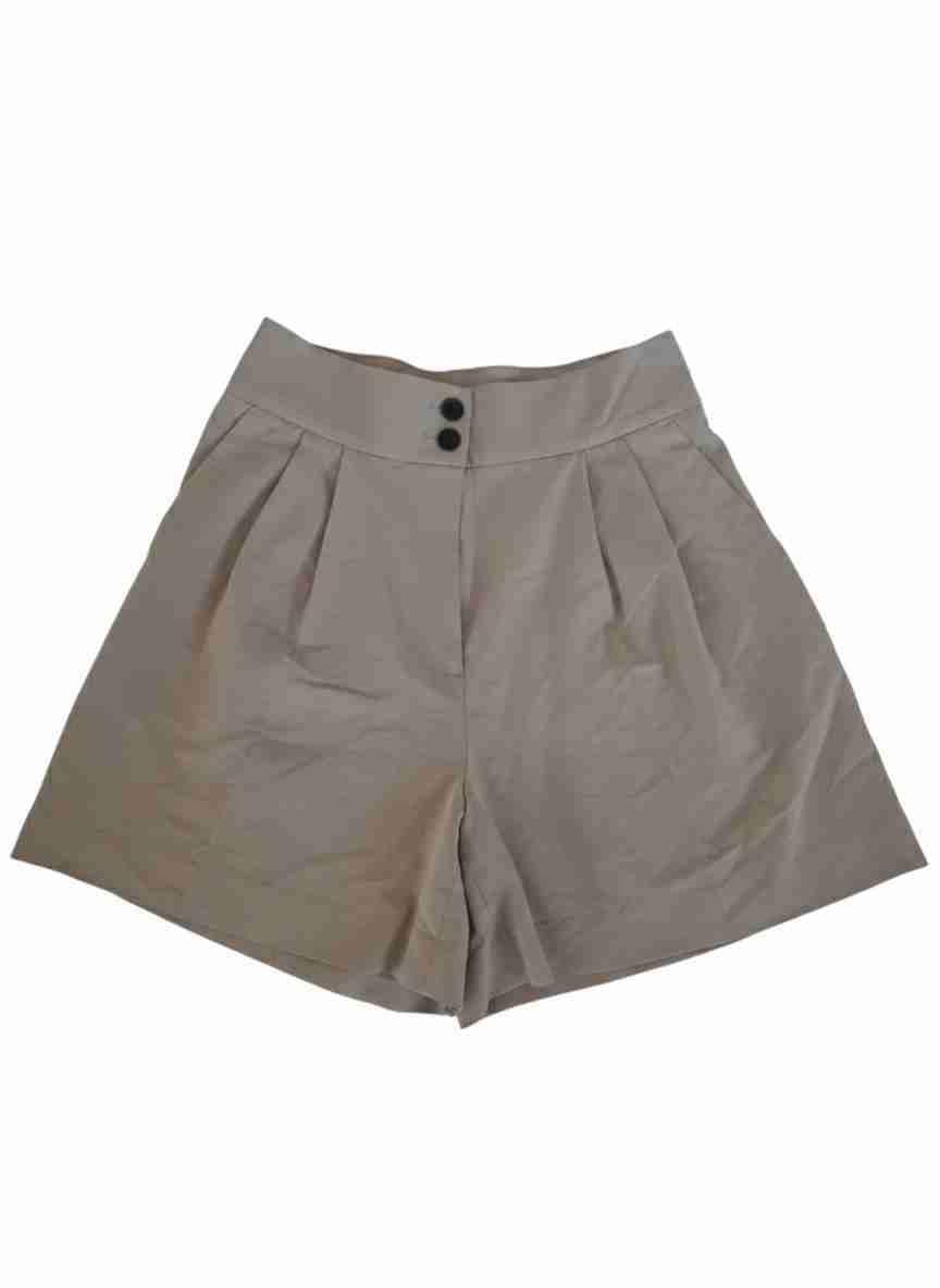 Shorts beige con botones