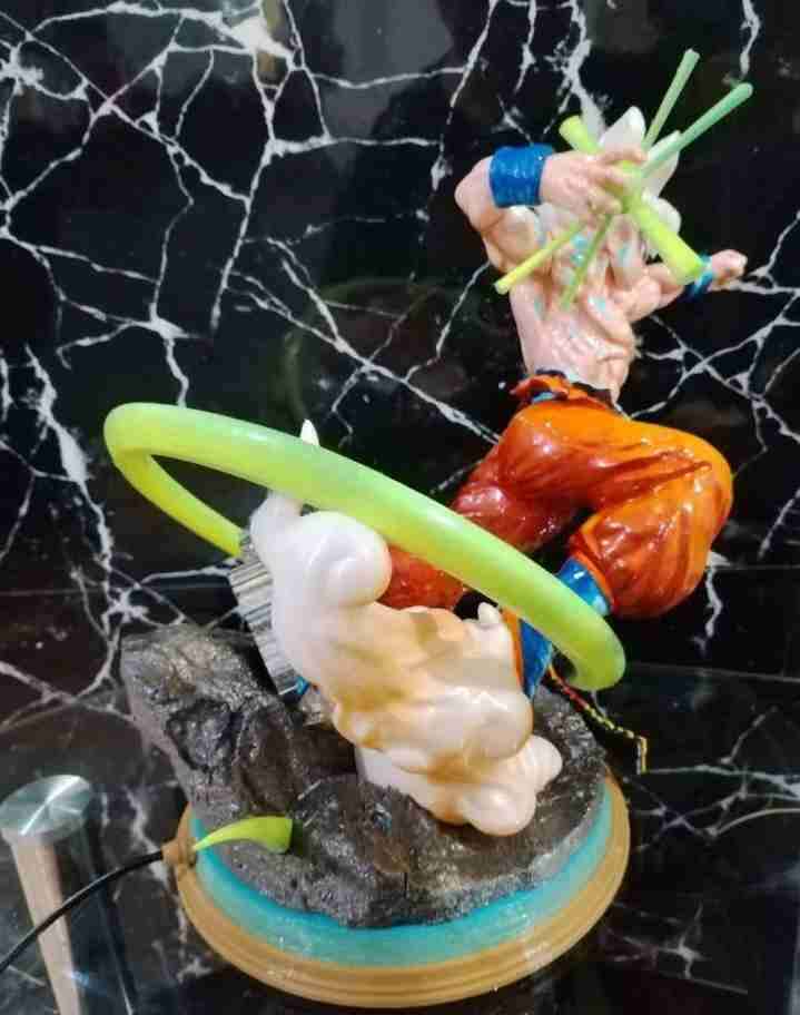 Figura  Goku ultra instinto cabello luminoso - miniatura 5