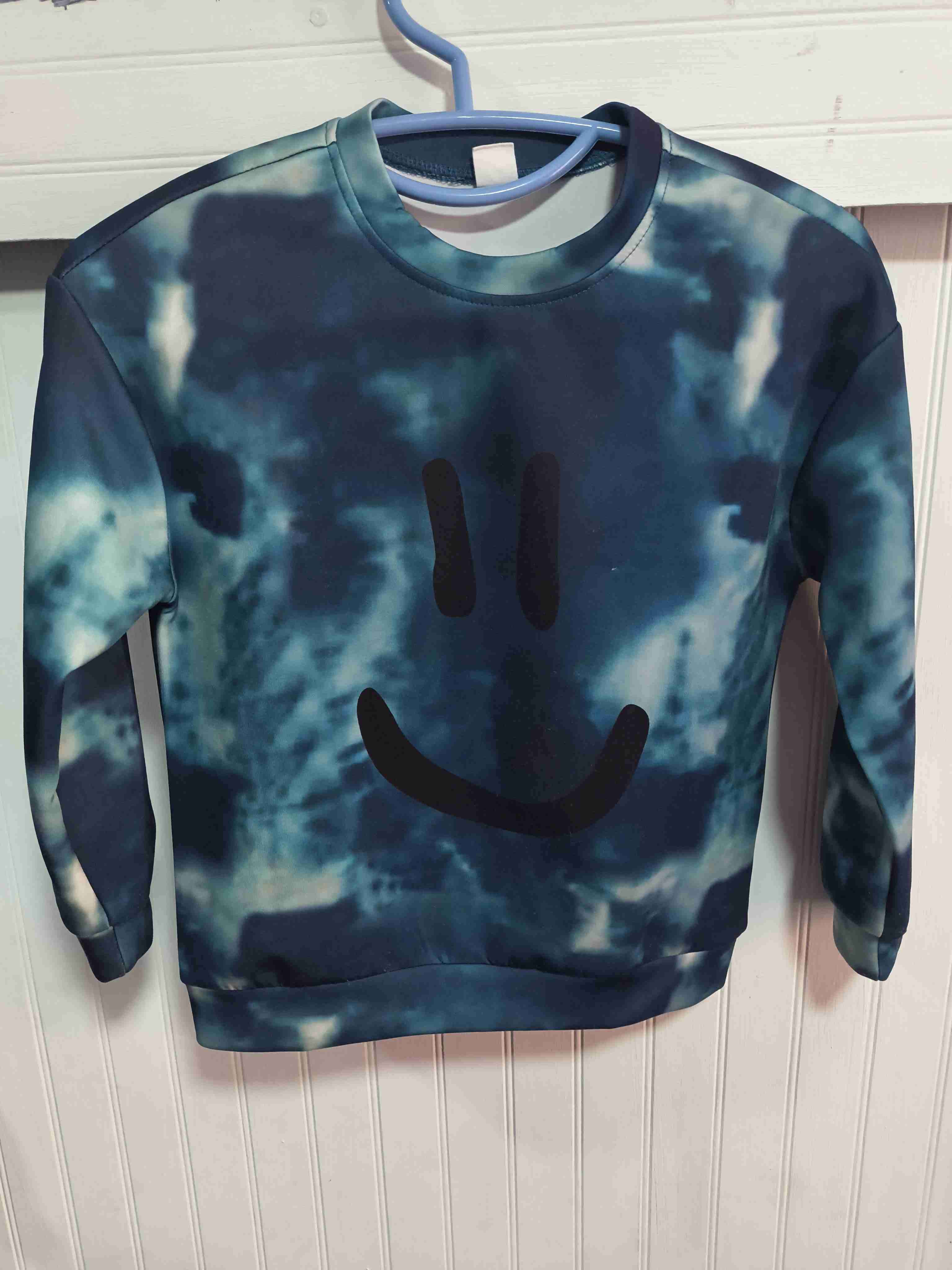 Polerón teñido con carita feliz