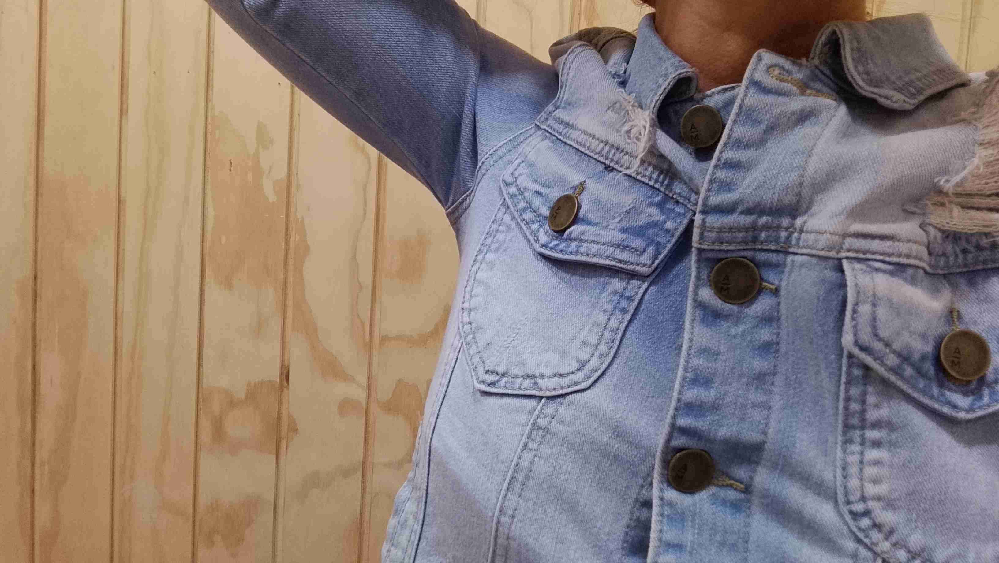 Chaqueta de mezclilla azul clara