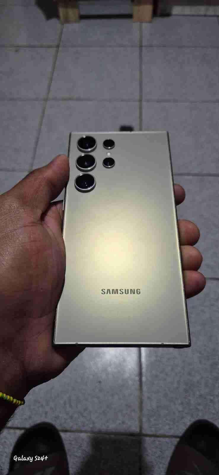 Galaxy S24 Ultra caja y teléfono - miniatura 2