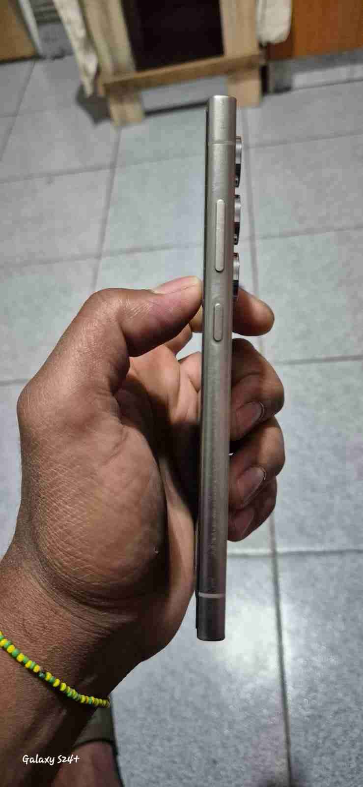 Galaxy S24 Ultra caja y teléfono - miniatura 5