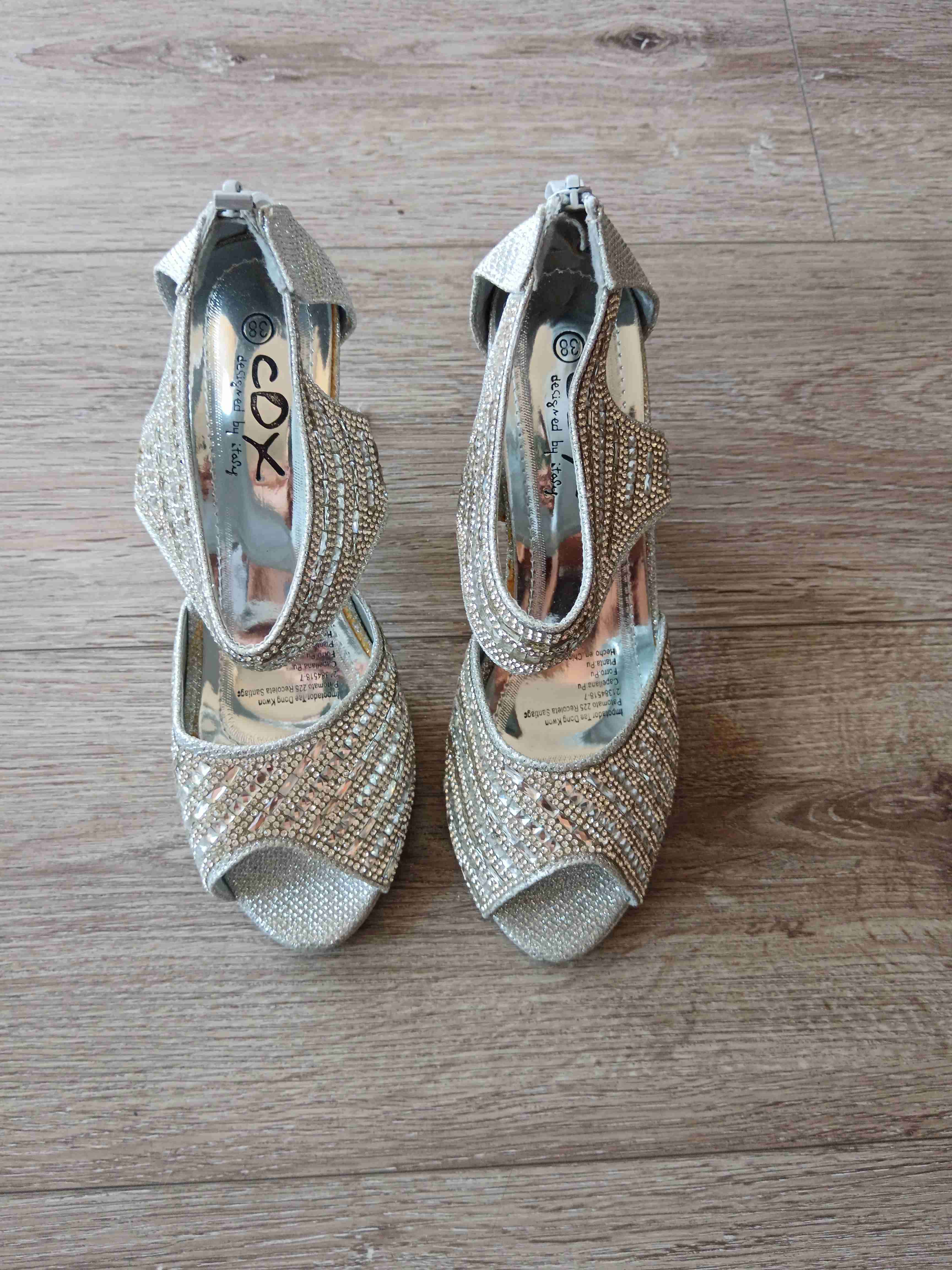 Sandalias plateadas con brillante