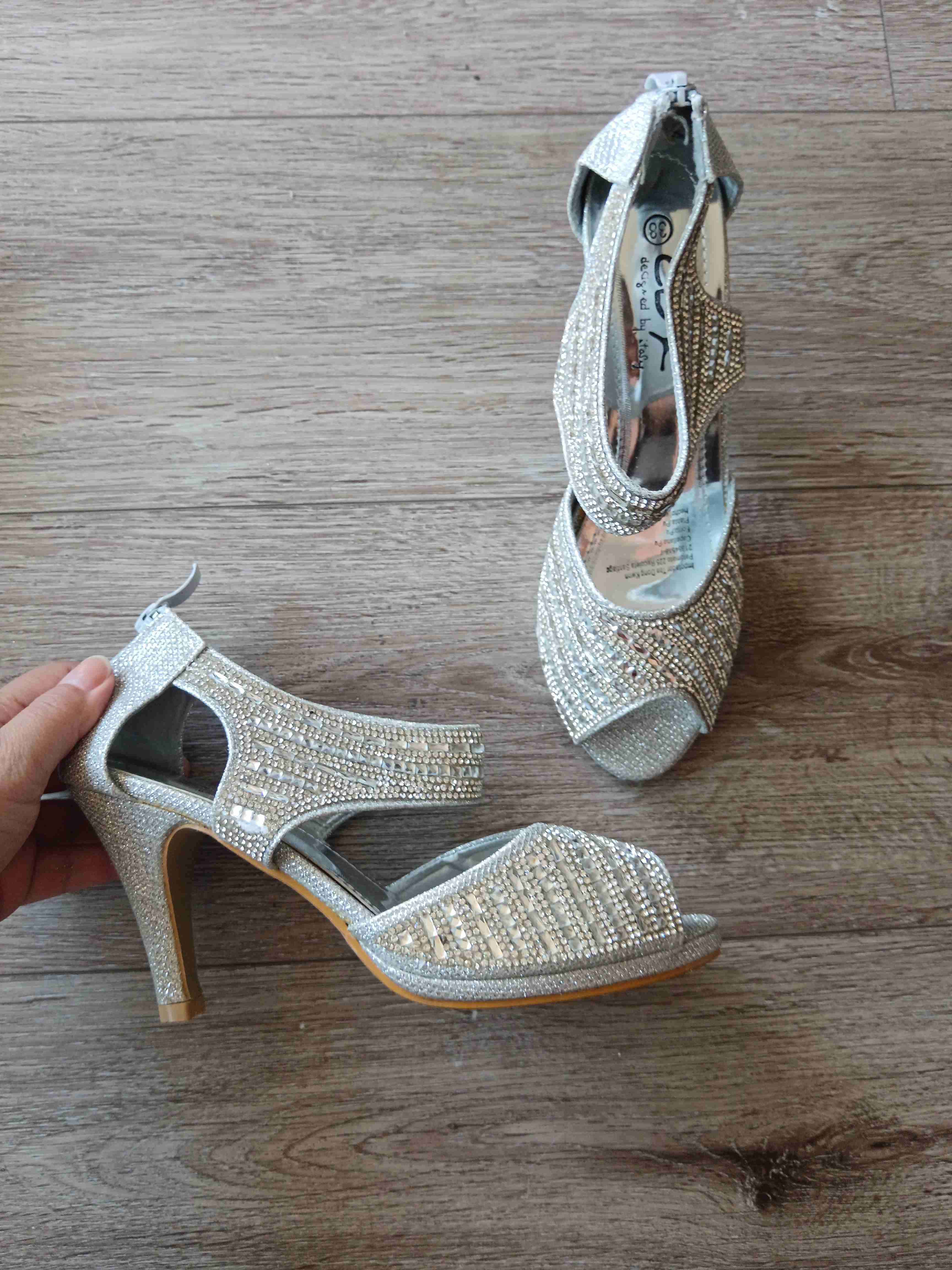 Sandalias plateadas con brillante - miniatura 2