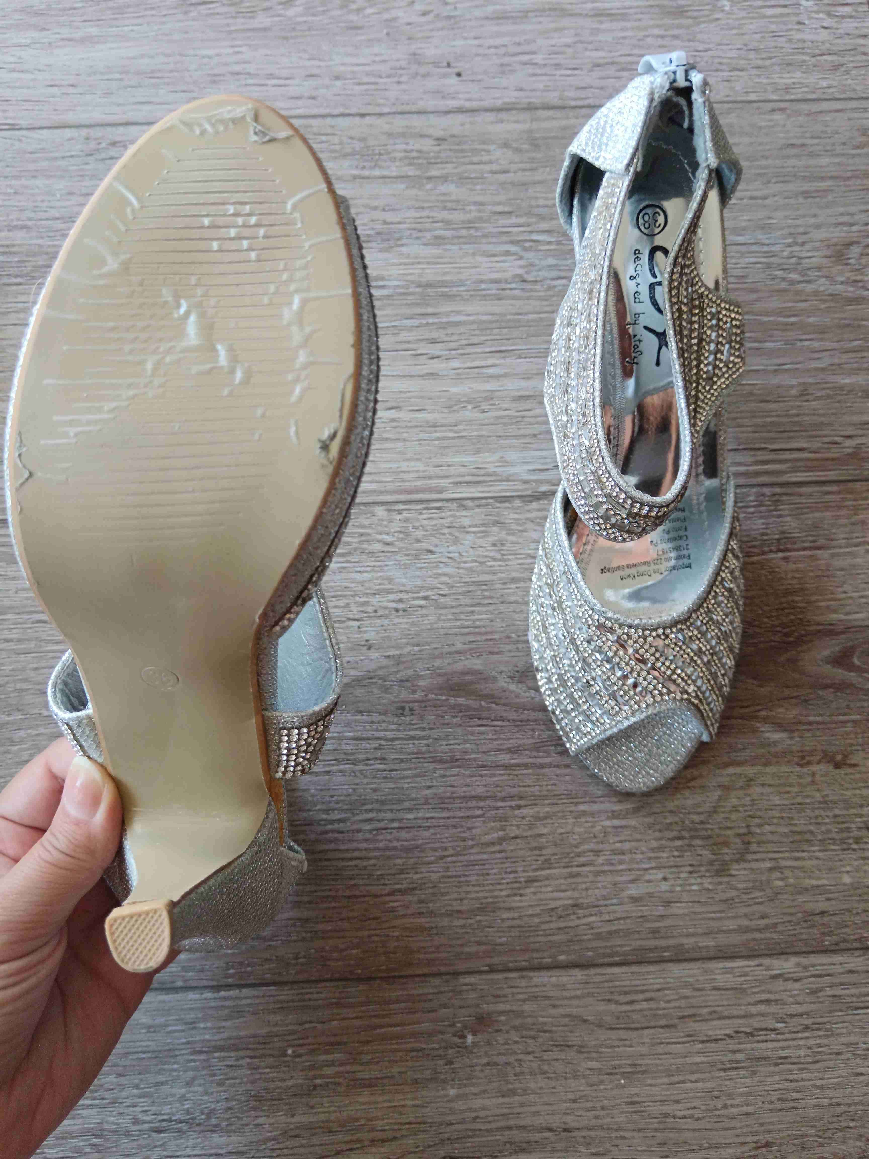 Sandalias plateadas con brillante - miniatura 3