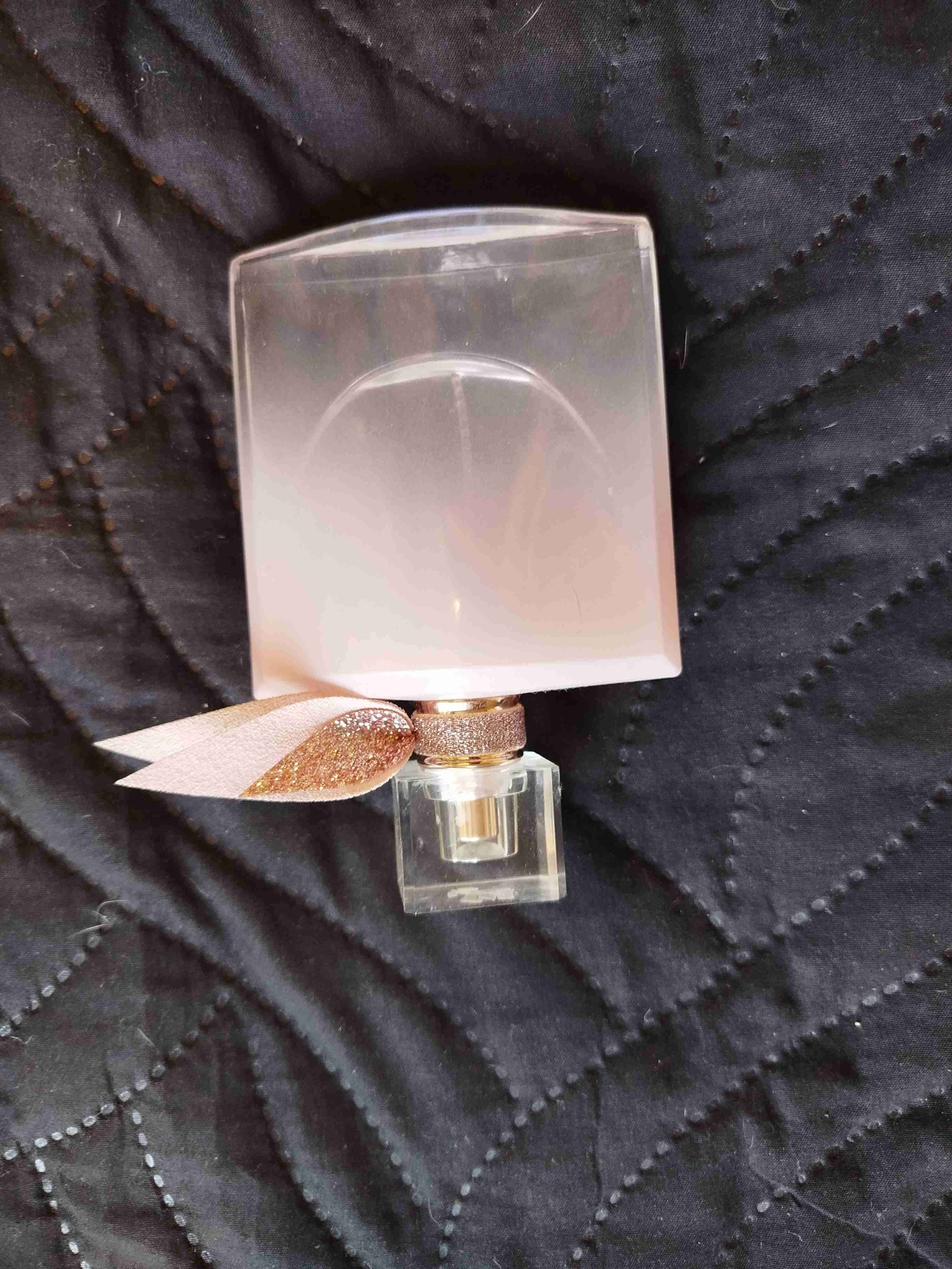 Bote de Perfume con botella elegante