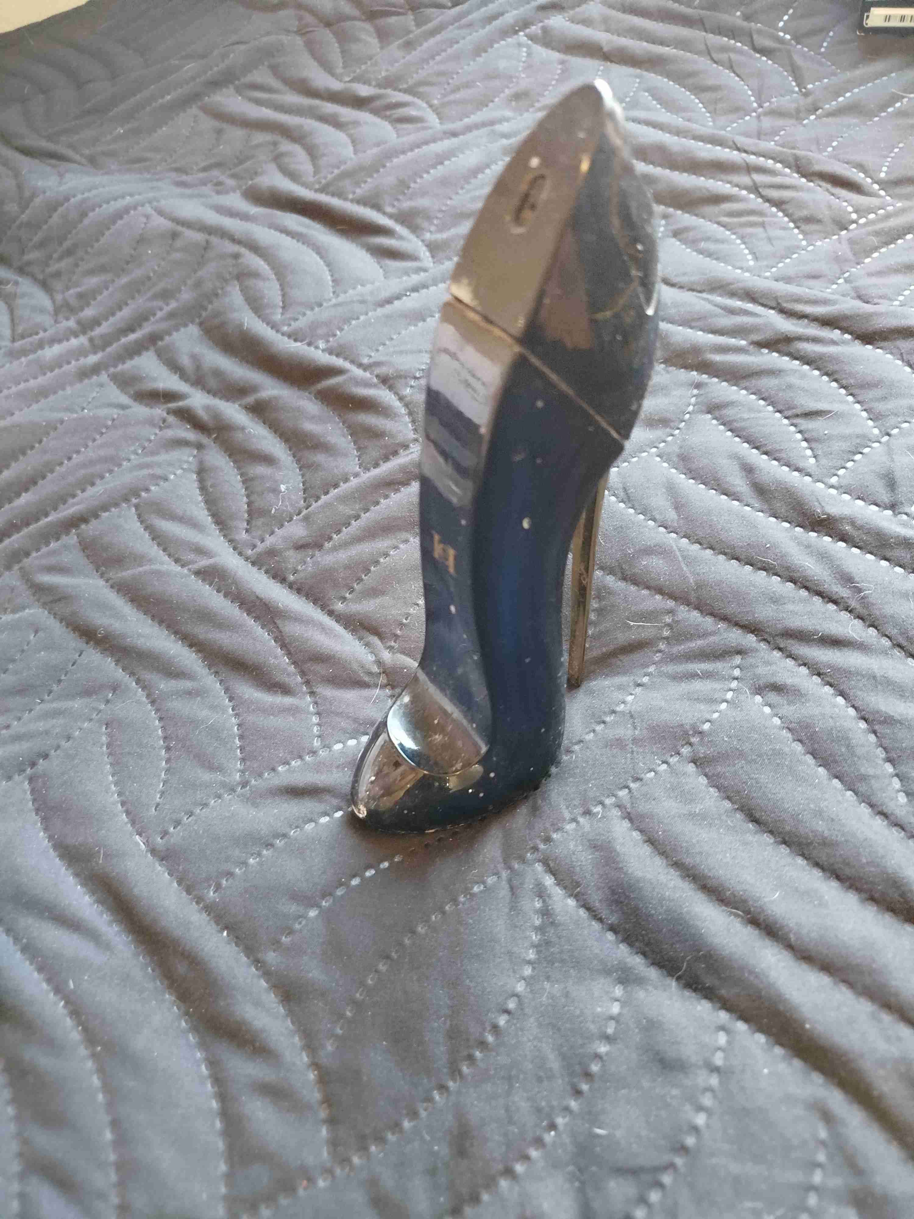 Botella de perfume en forma de tacón