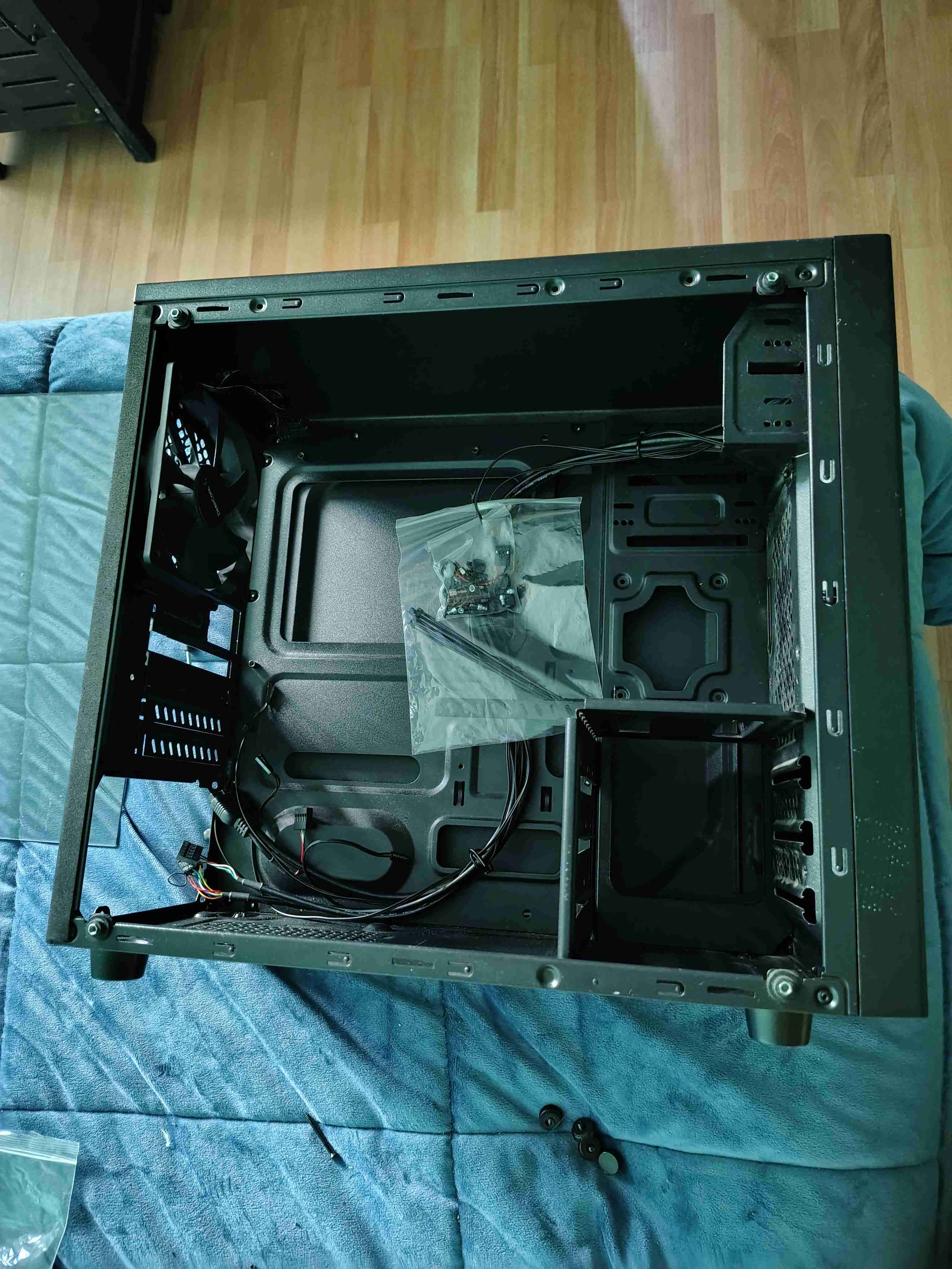 Gabinete de PC con panel de vidrio - miniatura 6