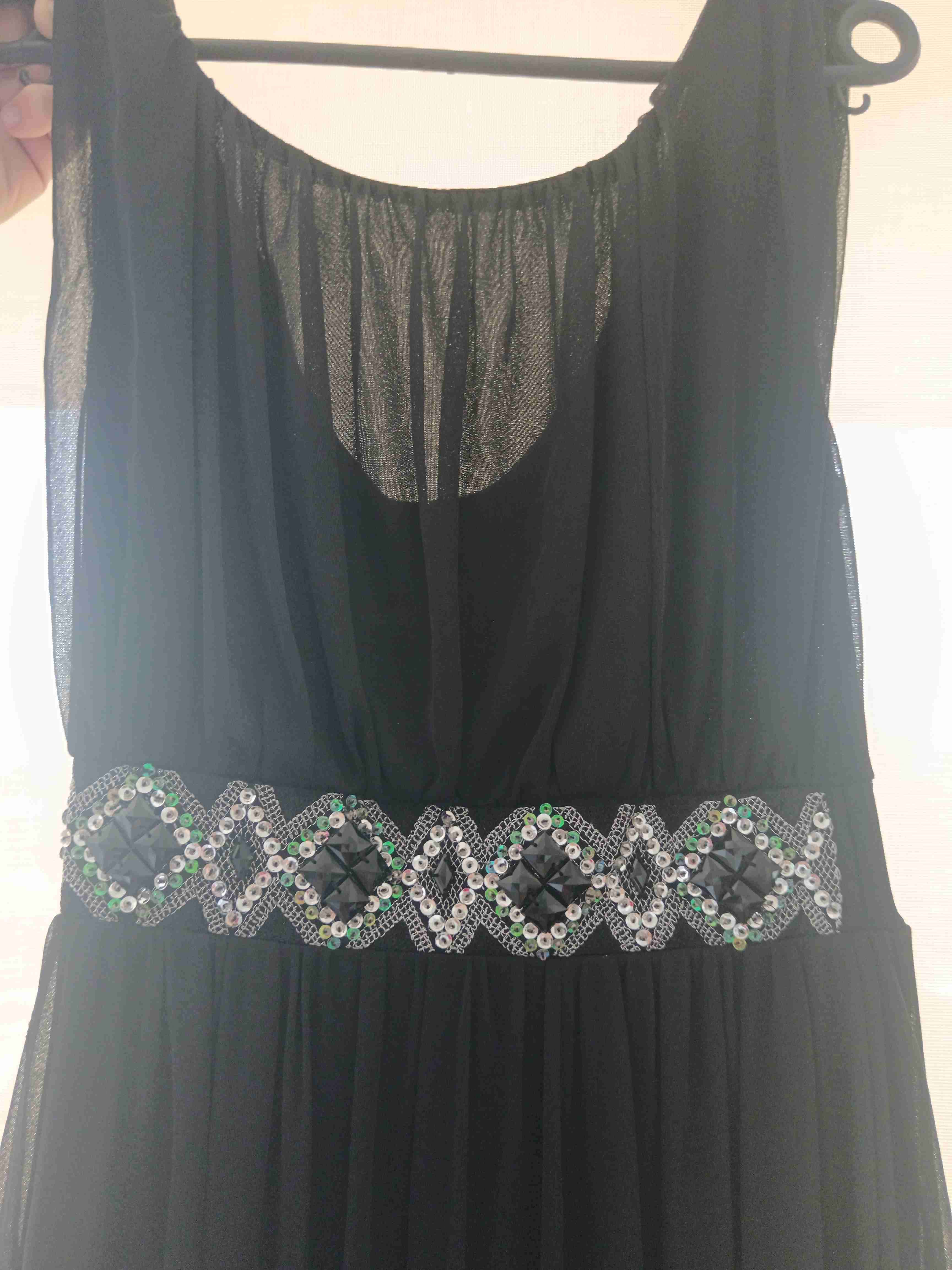 Vestido largo negro con adornos - miniatura 2