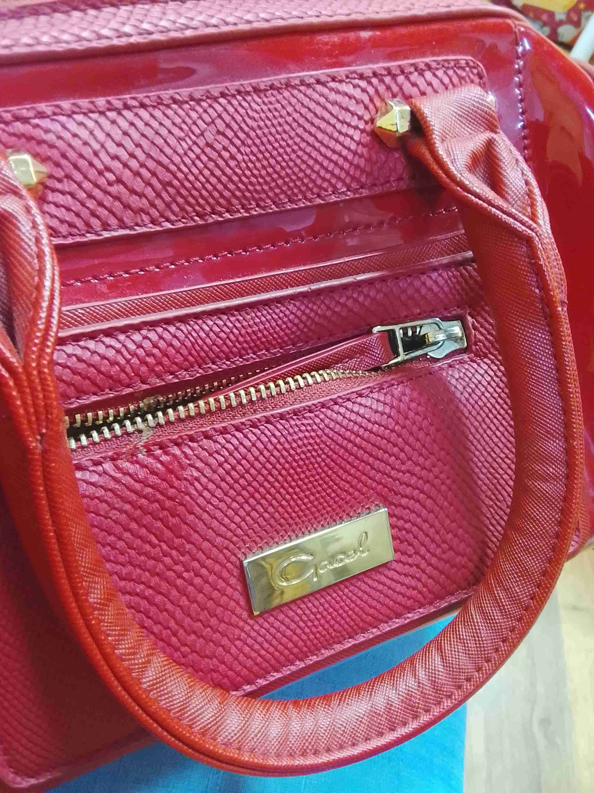 Cartera roja con correa ajustable - miniatura 2