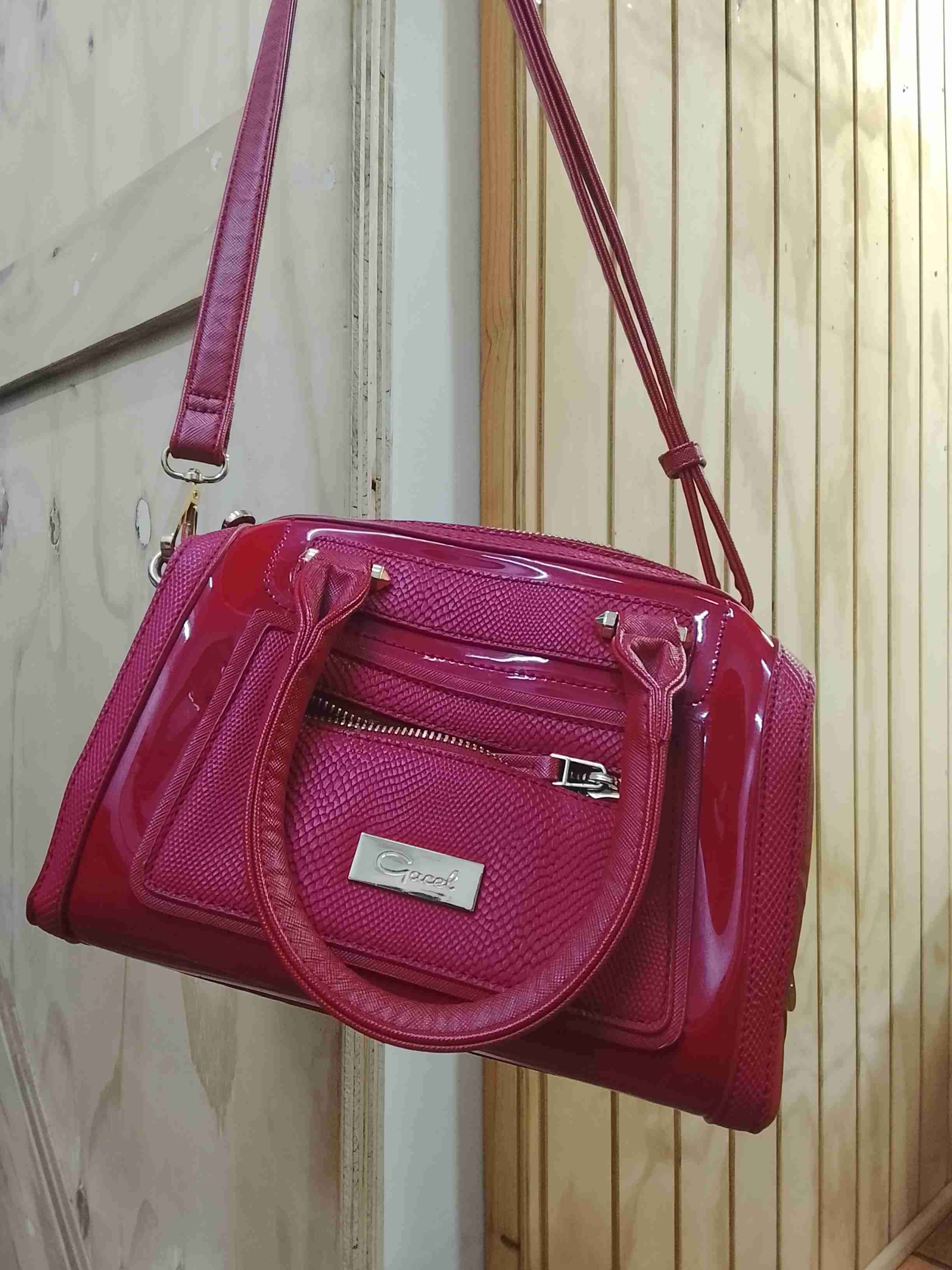 Cartera roja con correa ajustable - miniatura 4