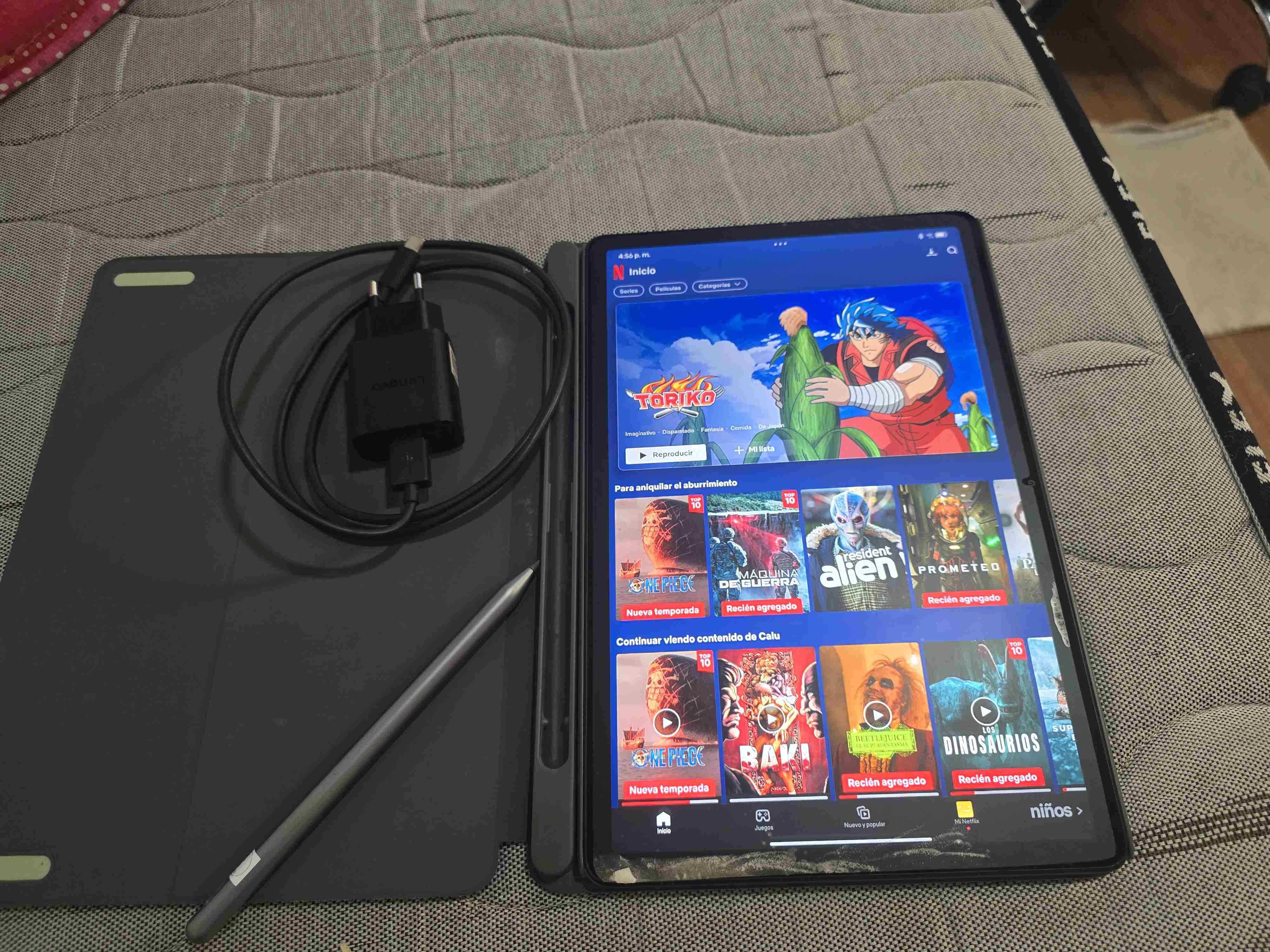 Tablet Lenovo con accesorios y caja - miniatura 2
