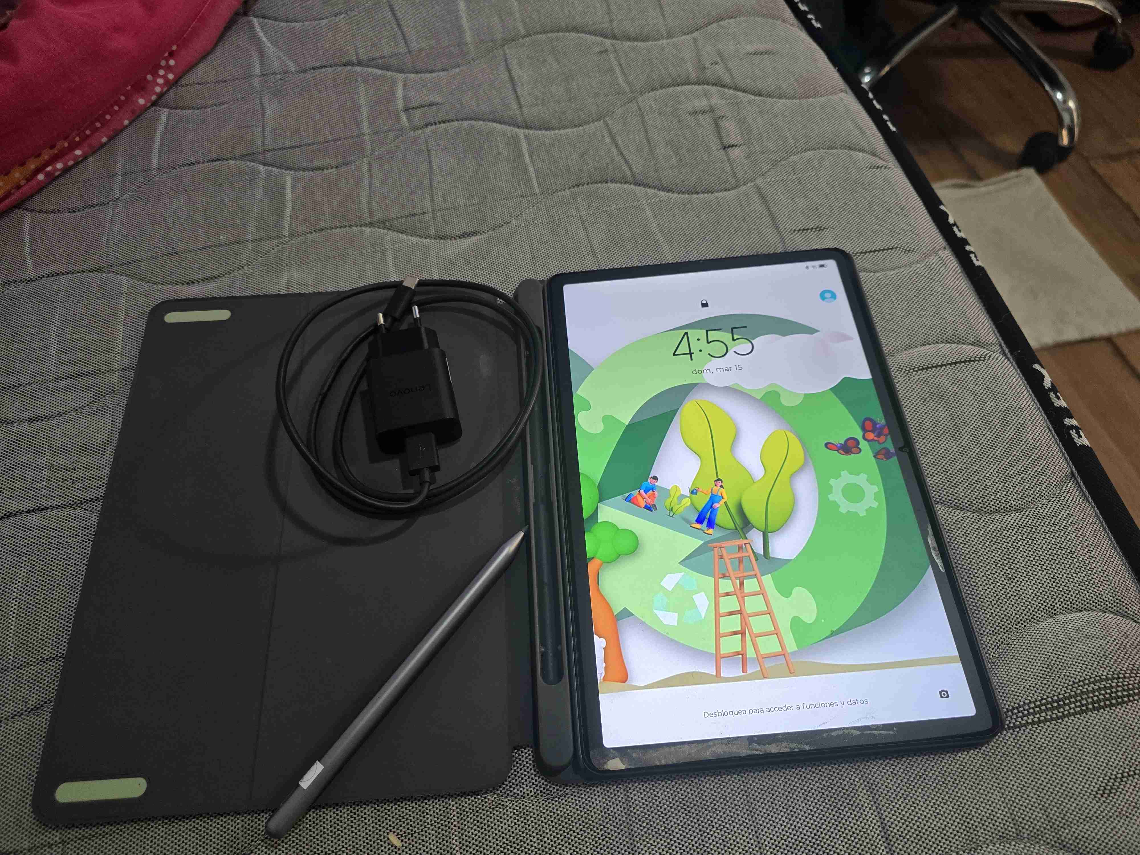 Tablet Lenovo con accesorios y caja - miniatura 3