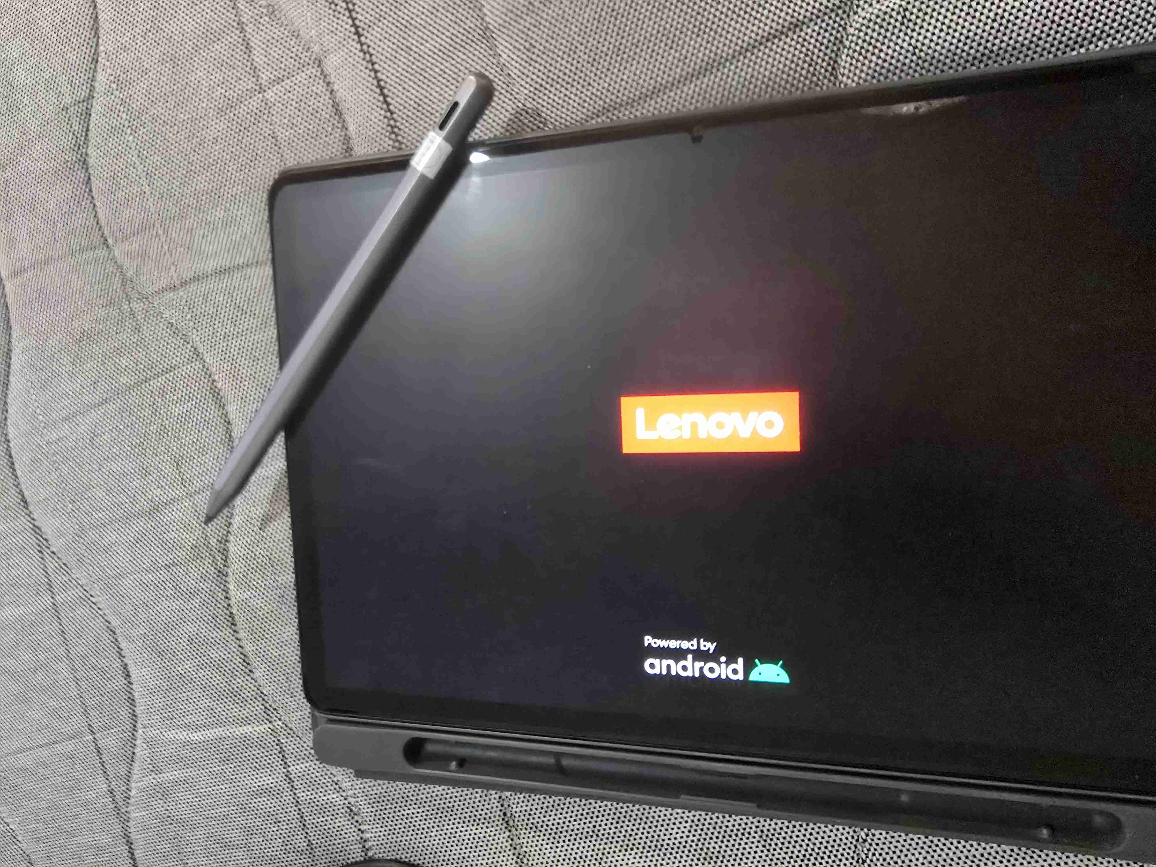 Tablet Lenovo con accesorios y caja - miniatura 5